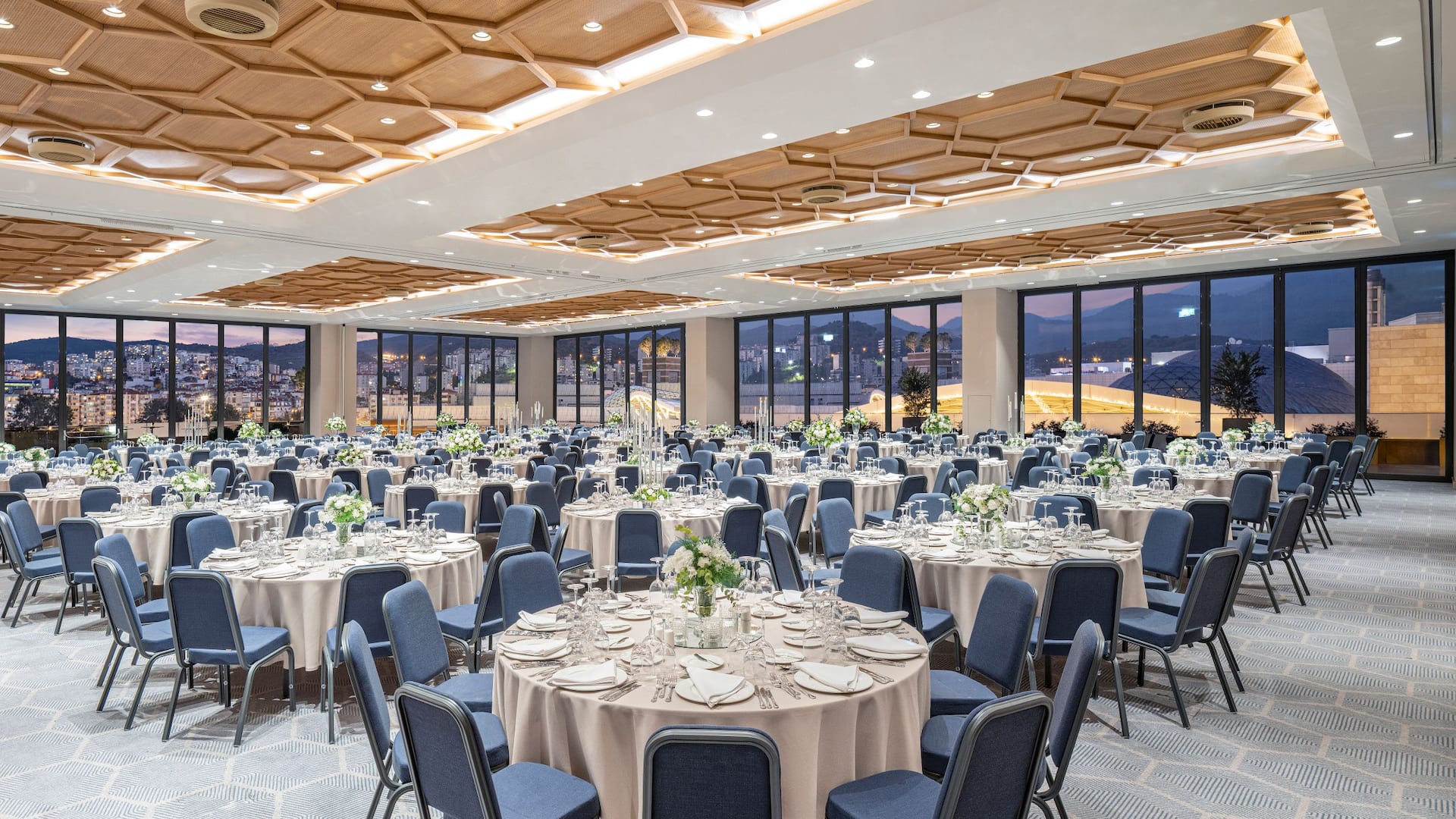 Hyatt Regency İzmir İstinyePark Istinye Ballroom Dinner Table Setup