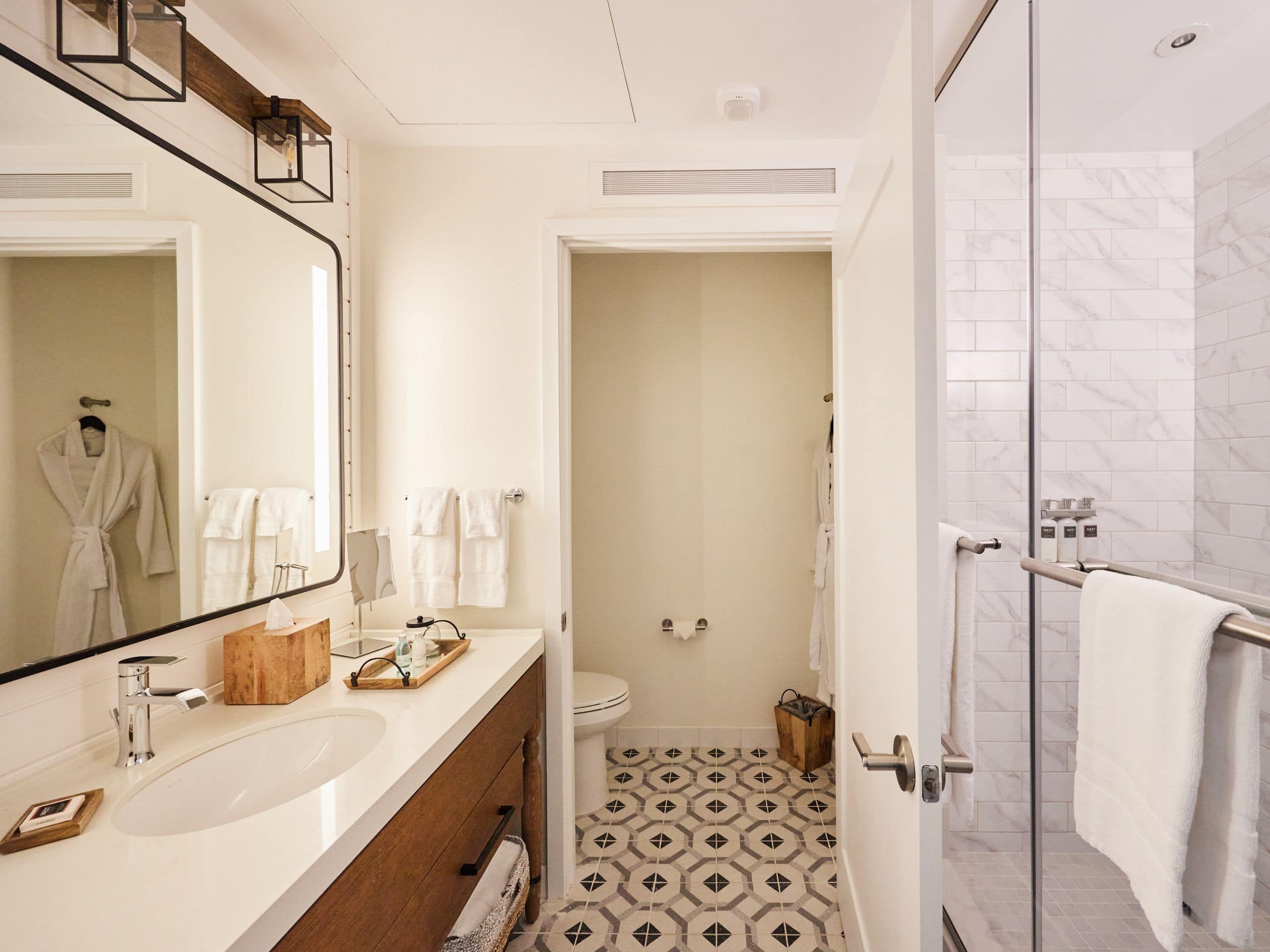 Wild Dunes Resort - Sweetgrass Inn and Boardwalk Inn Sweetgrass Inn Bathroom Wide