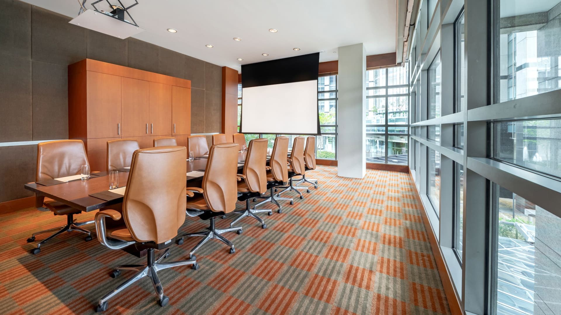 5 of 8 Grand Hyatt São Paulo Gabinete Boardroom Setup