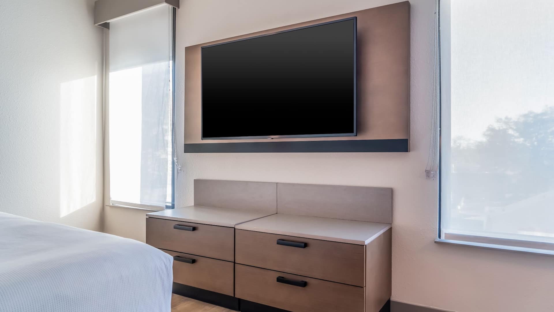 Hyatt Place Gainesville Downtown Entertainment Stand
