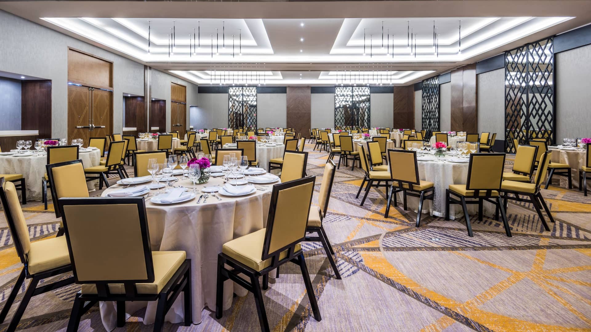Hyatt Regency San Luis Potosí Meeting Space Banquet Tables-Retouch