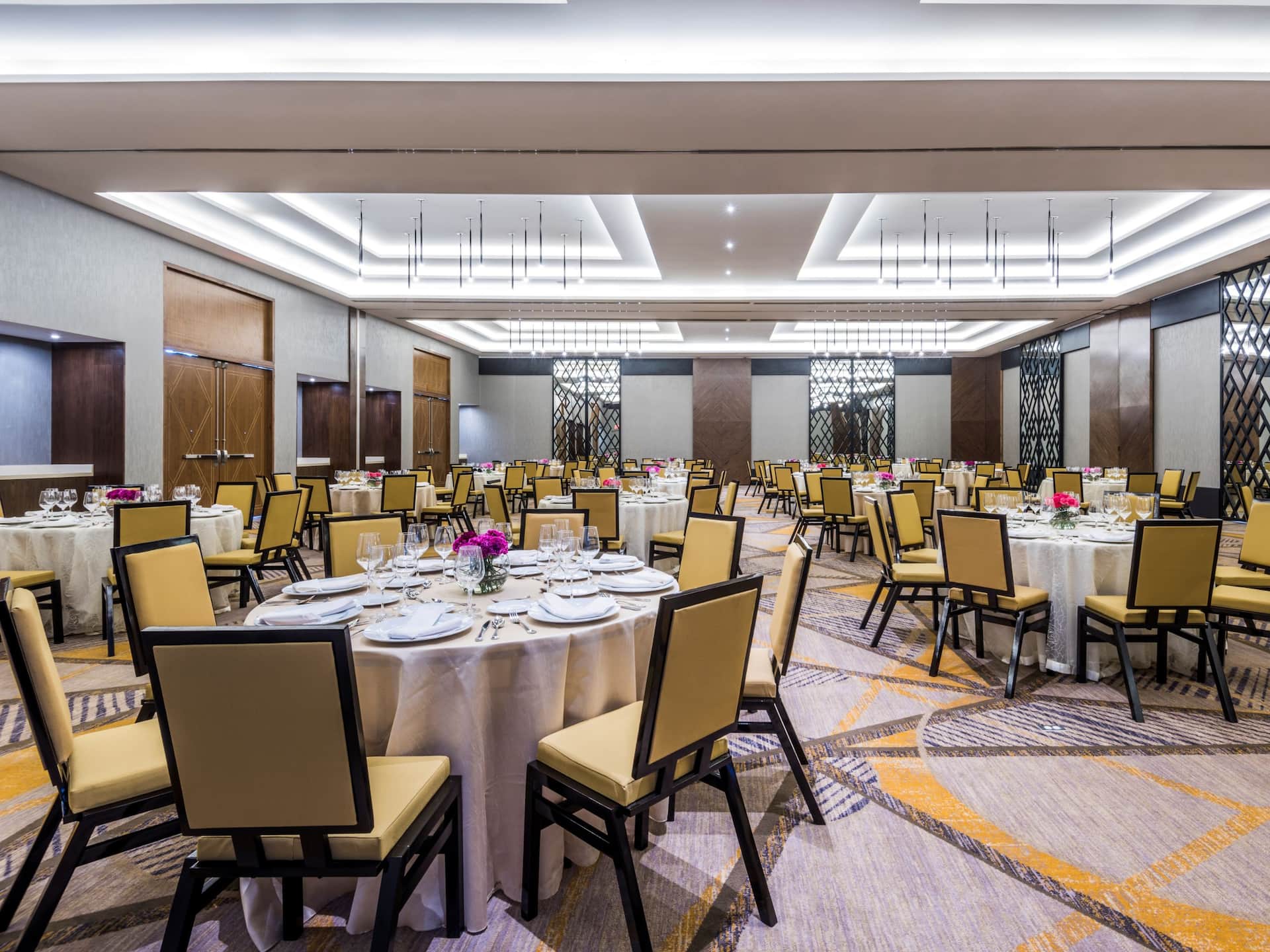 Hyatt Regency San Luis Potosí Meeting Space Banquet Tables-Retouch