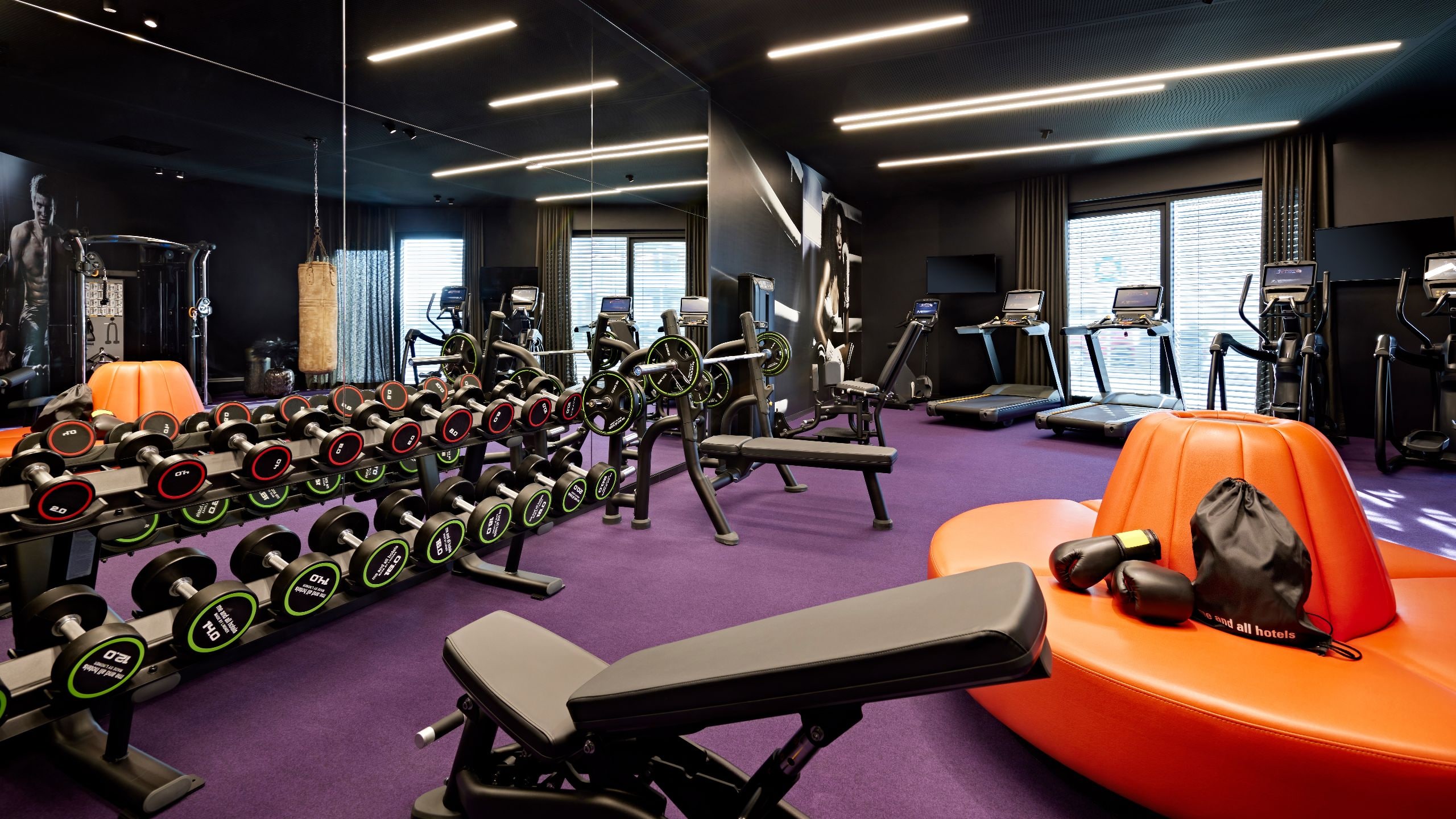 me and all hotel düsseldorf-oberkassel Fitness Center Weights