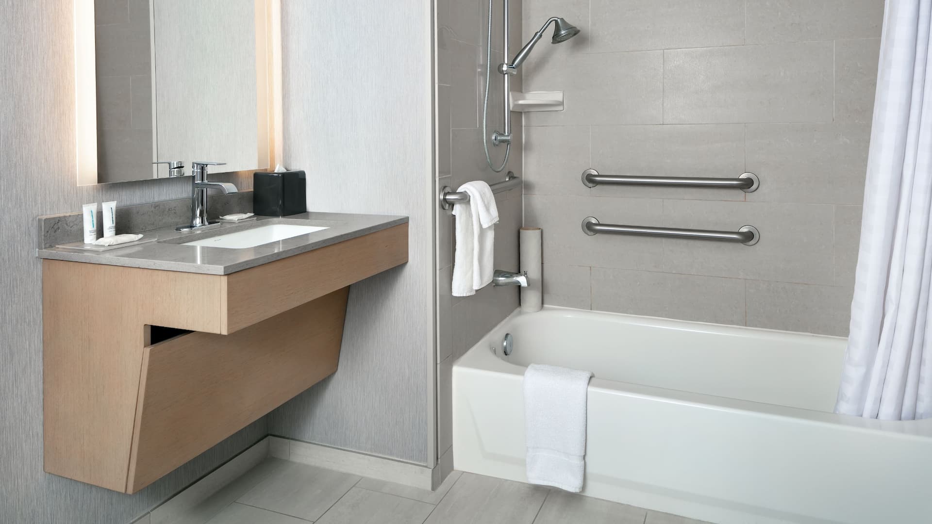 3 von 5 Hyatt Place Fairbanks Ada Bathtub Vanity