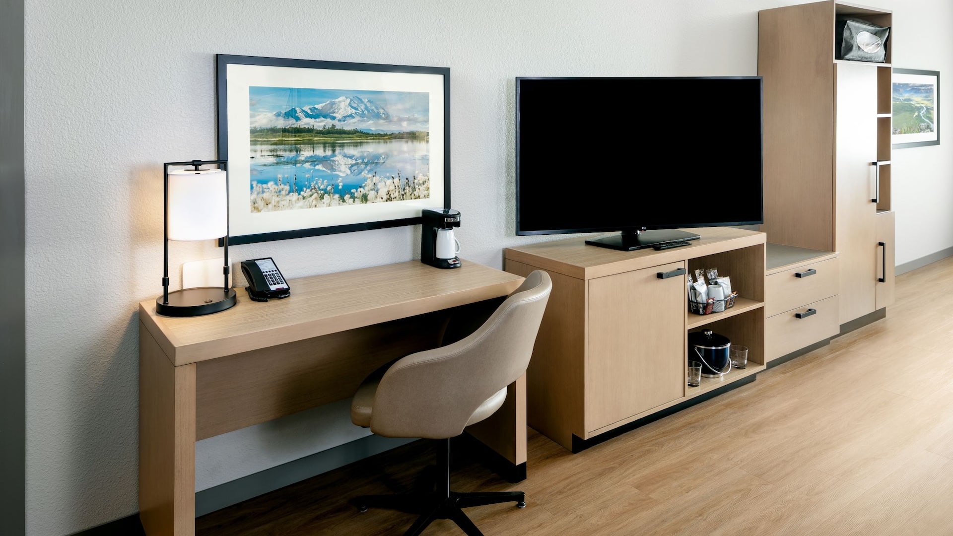 4 von 4 Hyatt Place Fairbanks Ada Desk