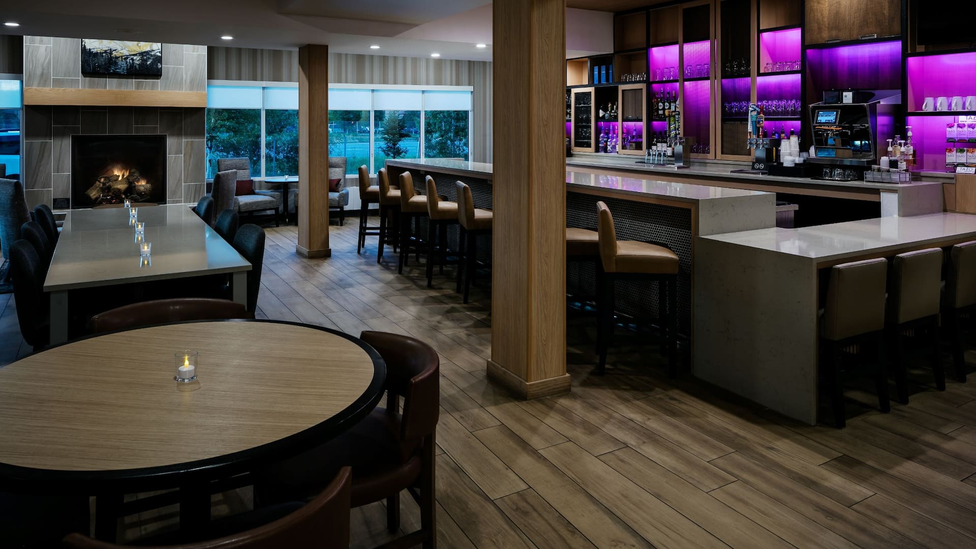 Hyatt Place Fairbanks Bar Seating Round