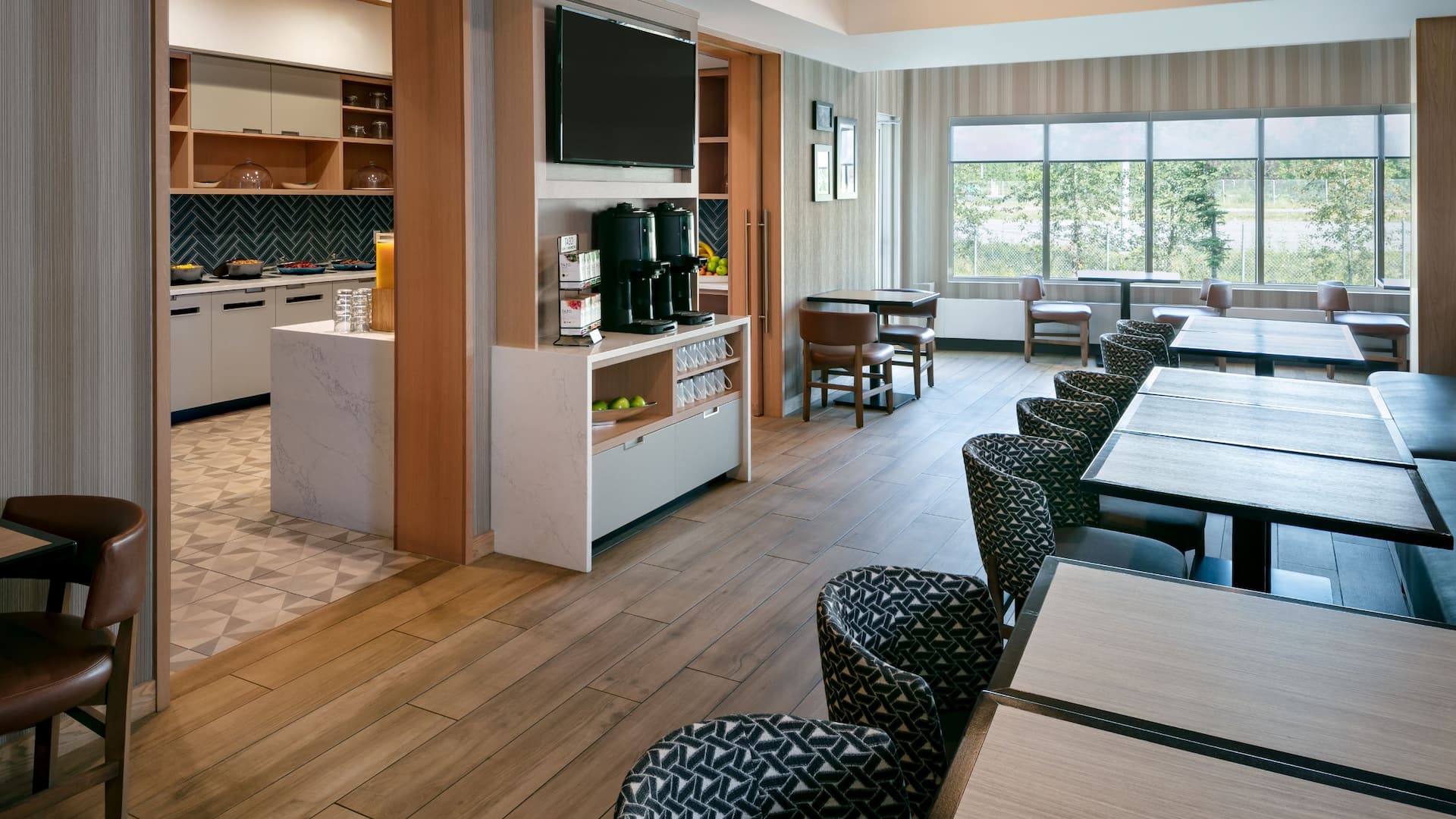 Hyatt Place Fairbanks Breakfast Area Seating