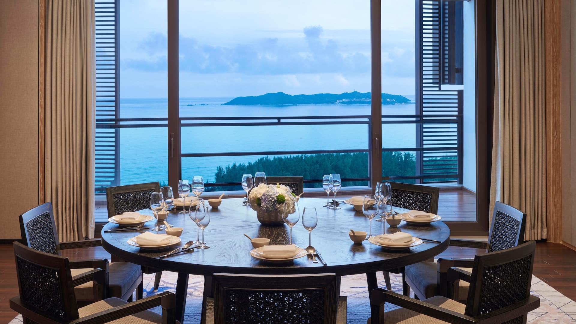 Grand Hyatt Sanya Haitang Bay Resort and Spa Bay Room Suite Dining Room