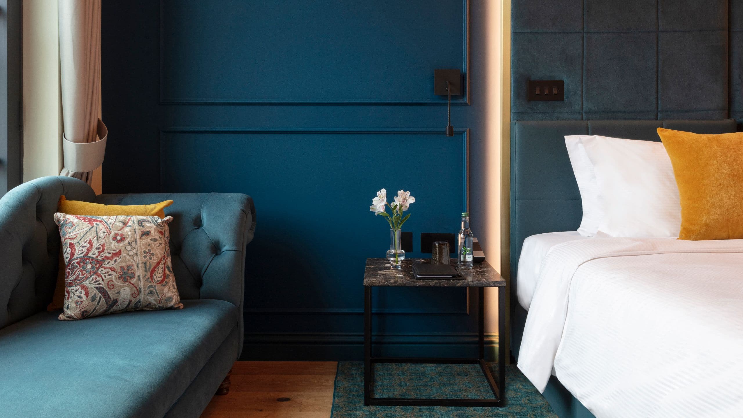 第 3，共 5 SCHLOSS Roxburghe Estate House Standard Bedside Table Seating