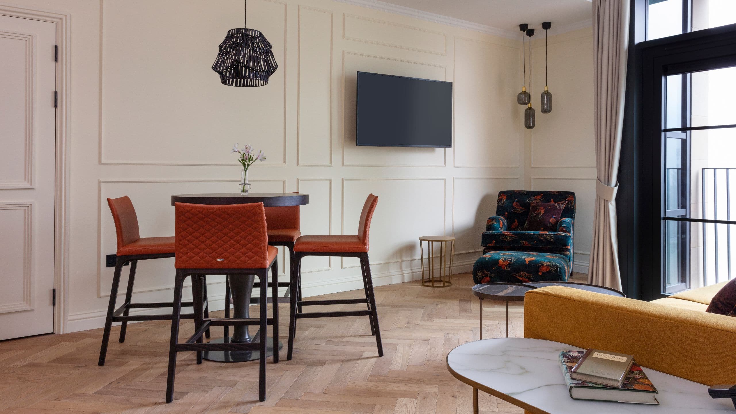第 2，共 6 SCHLOSS Roxburghe Estate House Suite Living Area Seating
