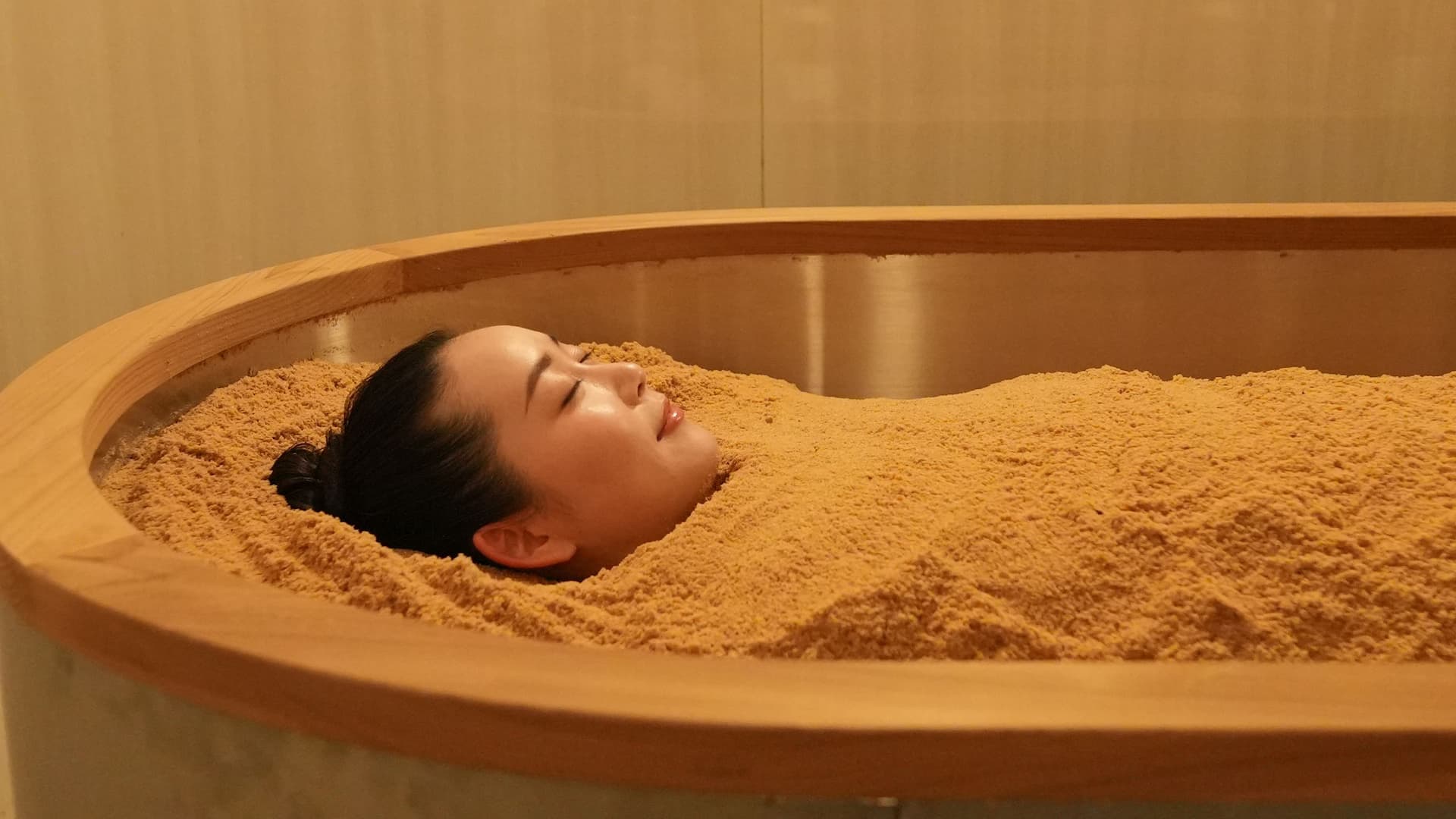 Hyatt Regency Kyoto Riraku Bath Guest Laying Close