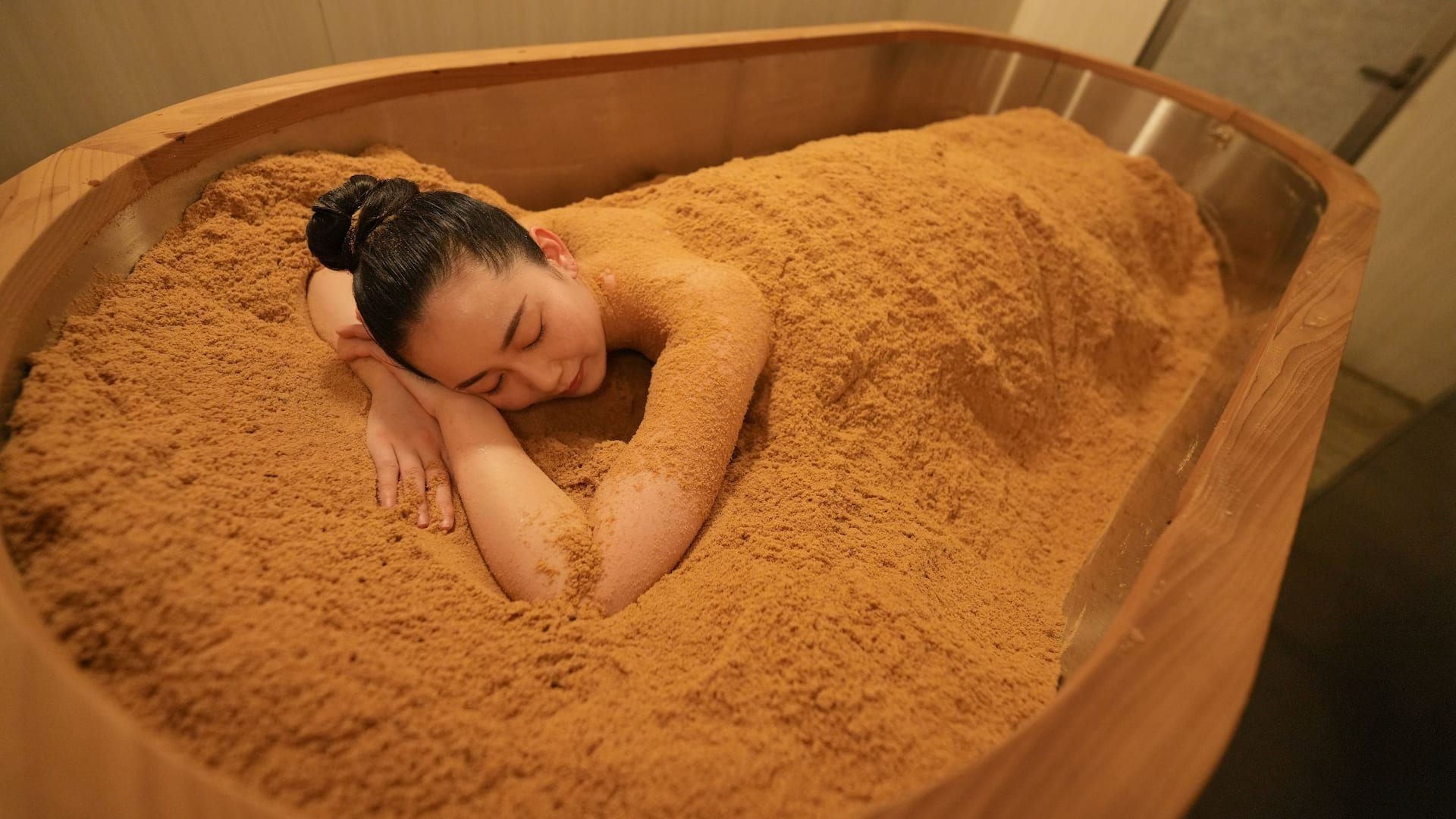 Hyatt Regency Kyoto Riraku Bath Lying Face Down