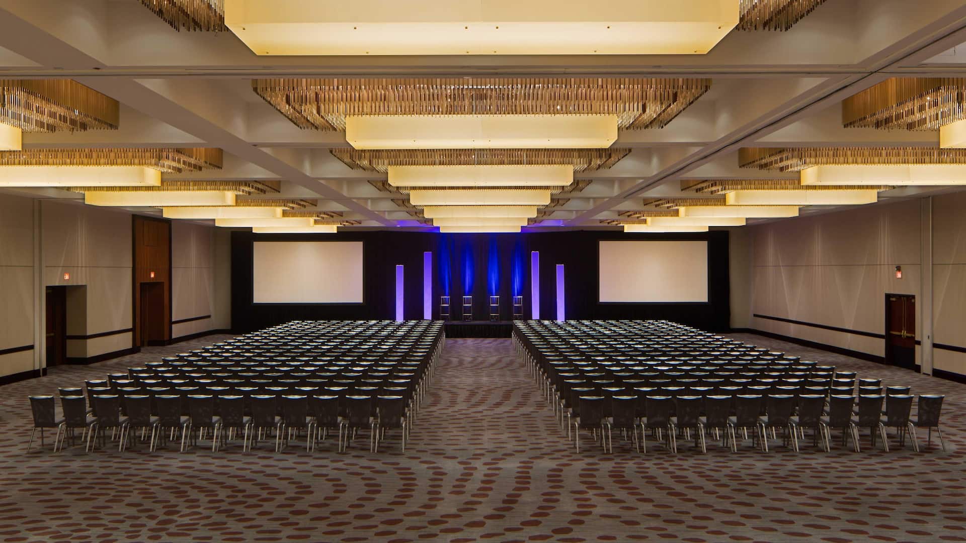 Hyatt Regency Cincinnati Ballroom Theater Set