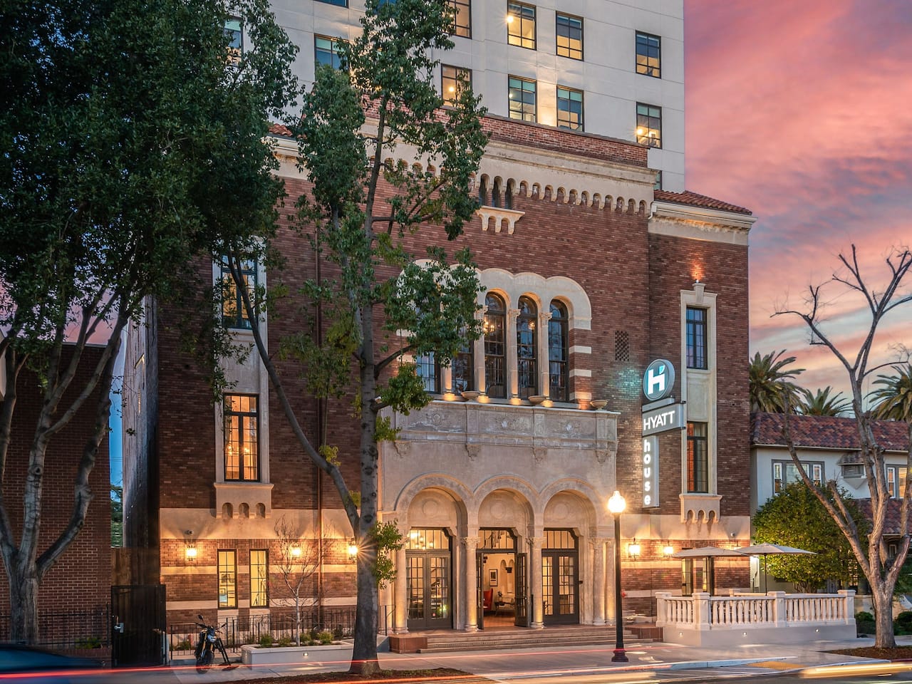 New Sacramento Hotels with Restaurant at Hyatt House Sacramento Midtown