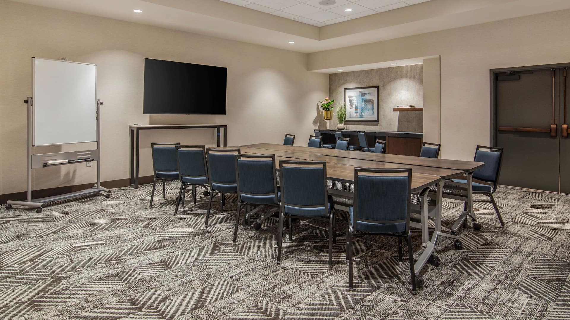 Hyatt House Sacramento / Midtown Meeting Room Boardroom Setup