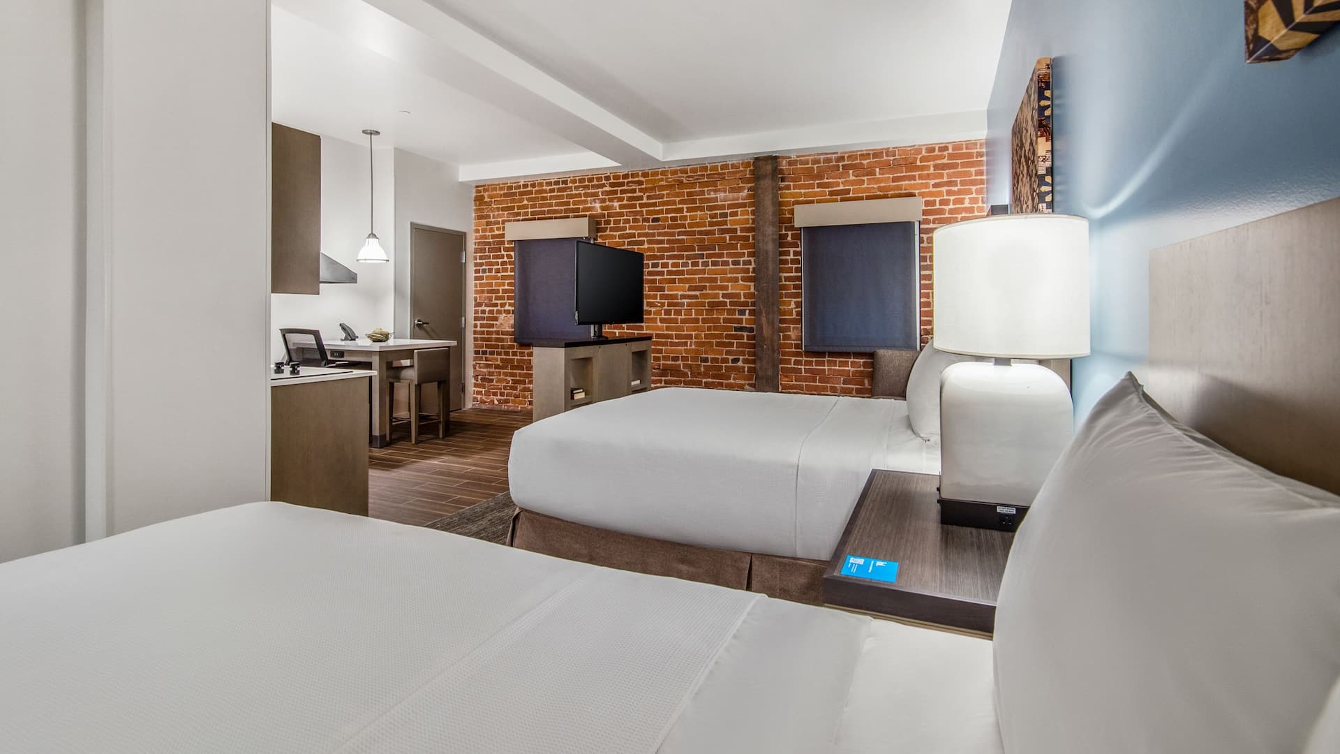 3 de 5 Hyatt House Sacramento / Midtown Accessible Studio Kitchen Suite Queen Beds