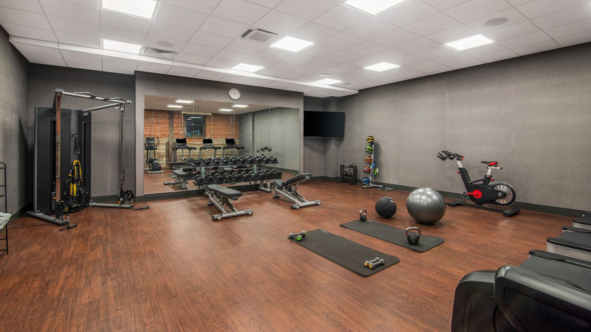 Hyatt House Sacramento / Midtown Fitness Center Weights