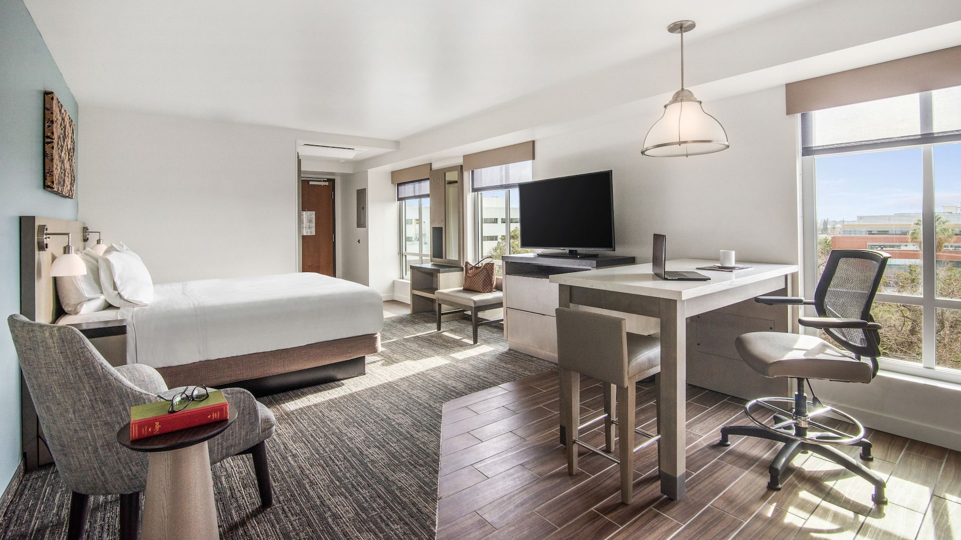 Hyatt House Sacramento / Midtown Studio Kitchen Suite With View