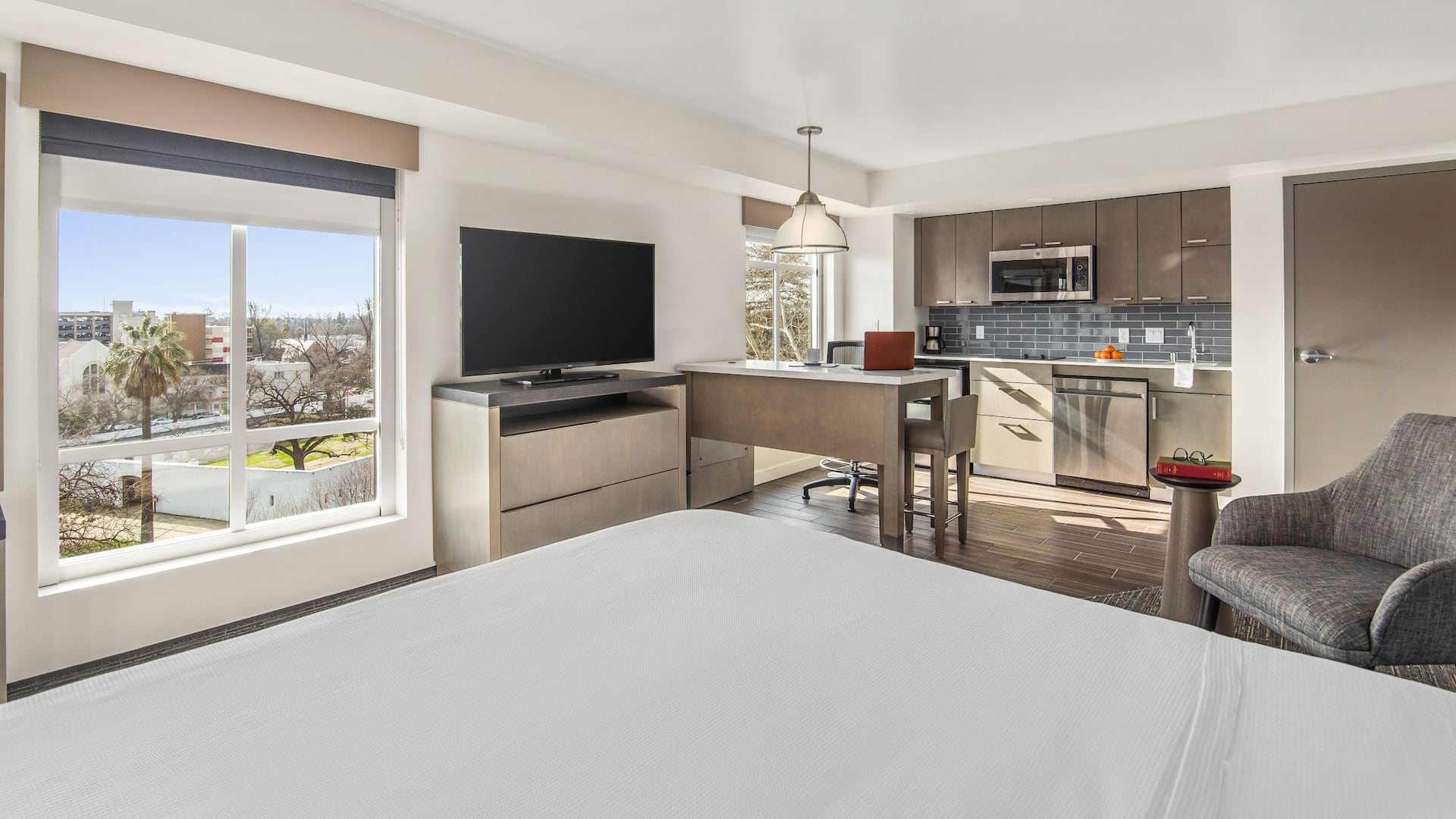 Hyatt House Sacramento / Midtown Studio Kitchen Suite Room Views