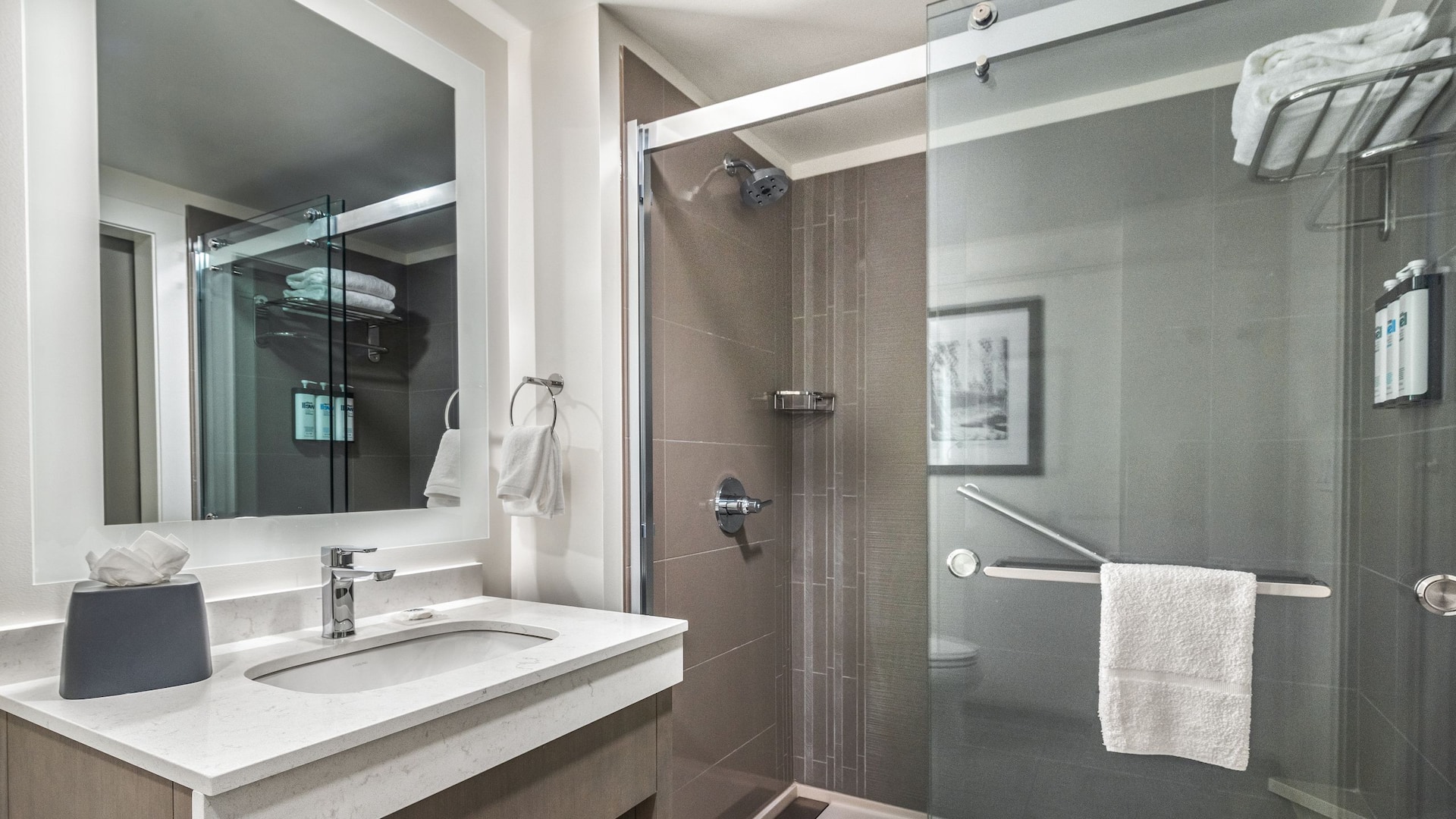 3 de 3 Hyatt House Sacramento / Midtown Bathroom Shower