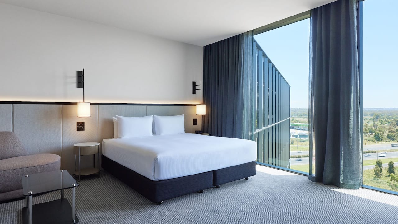 King Bed in the Accessible King Guestroom