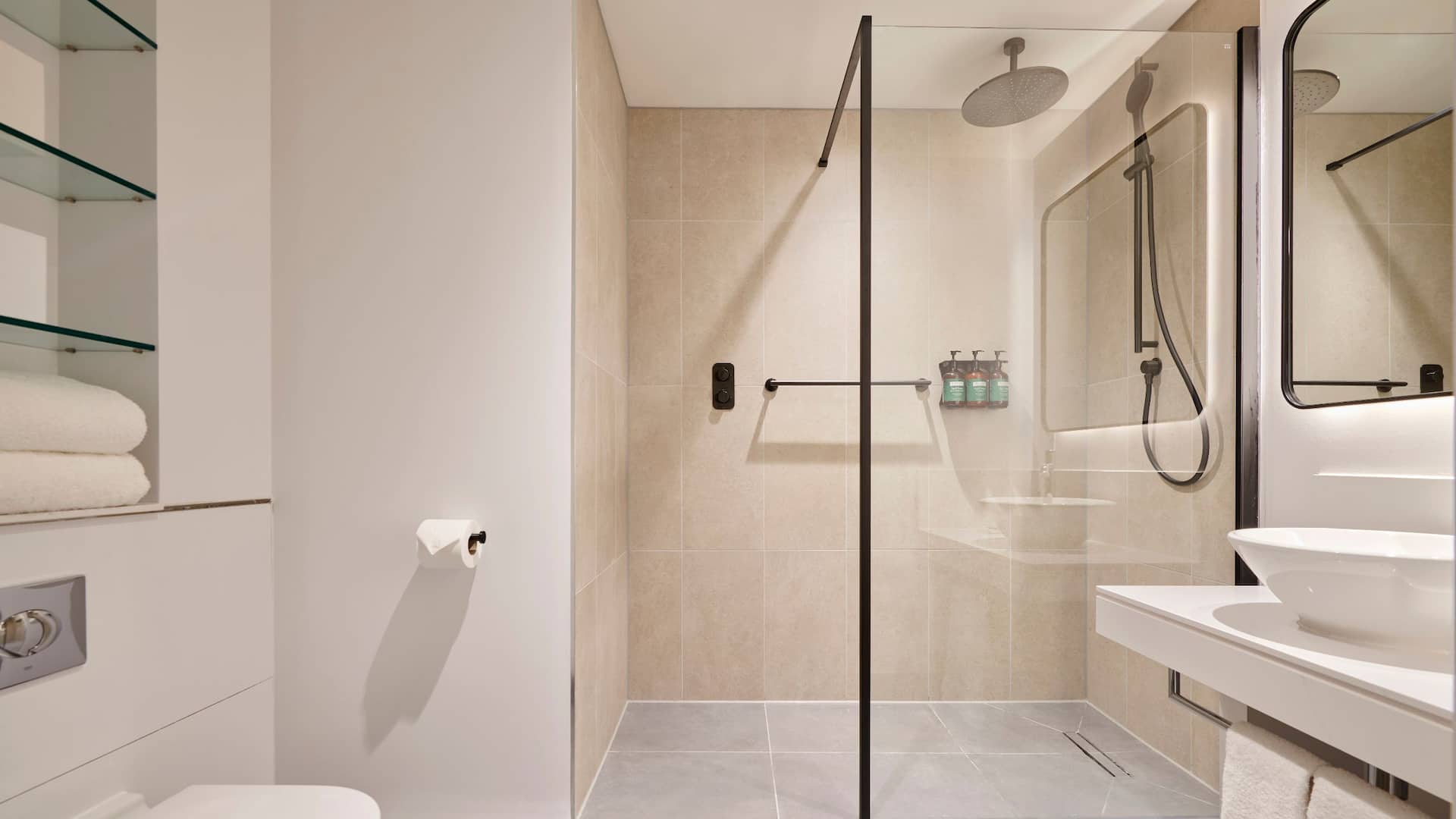 第 4，共 5 Hyatt House London Stratford Bathroom