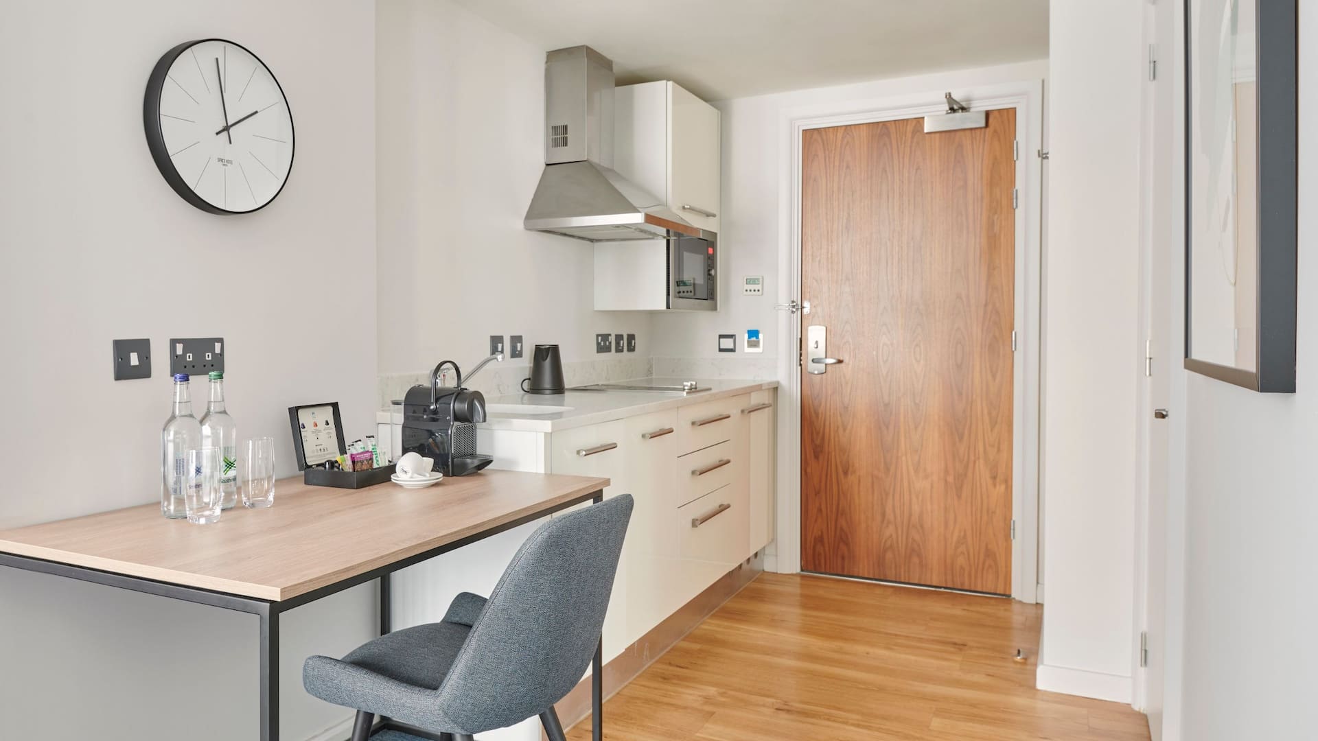 第 3，共 6 Hyatt House London Stratford Desk