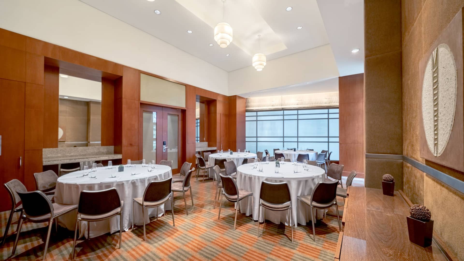 6 of 8 Grand Hyatt São Paulo Gabinete Banquet Table