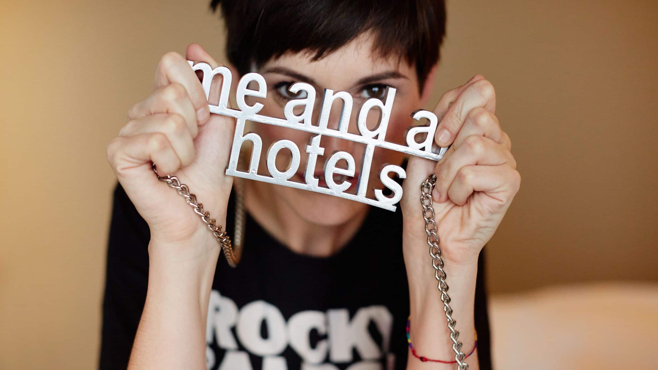 me and all hotel düsseldorf Woman Logo