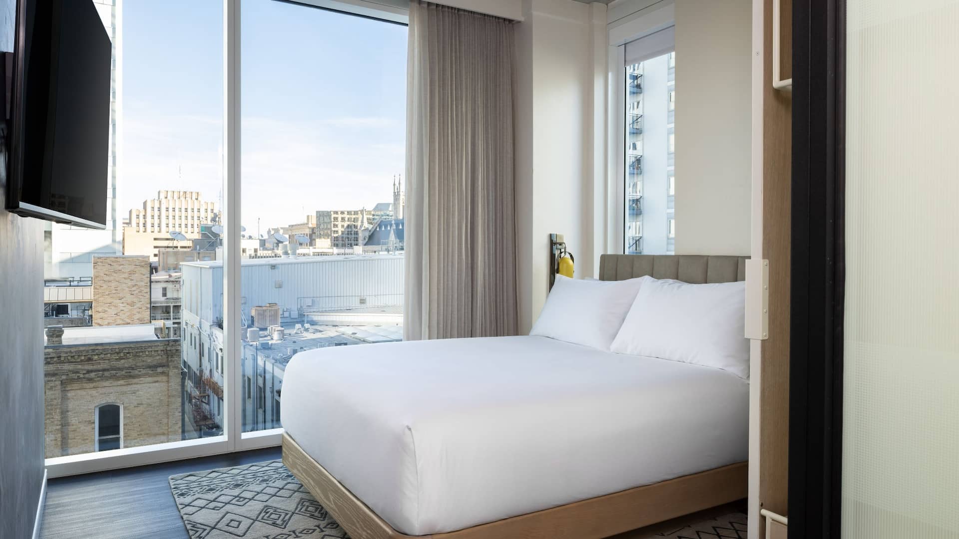 1/2 Hyatt Centric Congress Avenue Austin Corner Queen