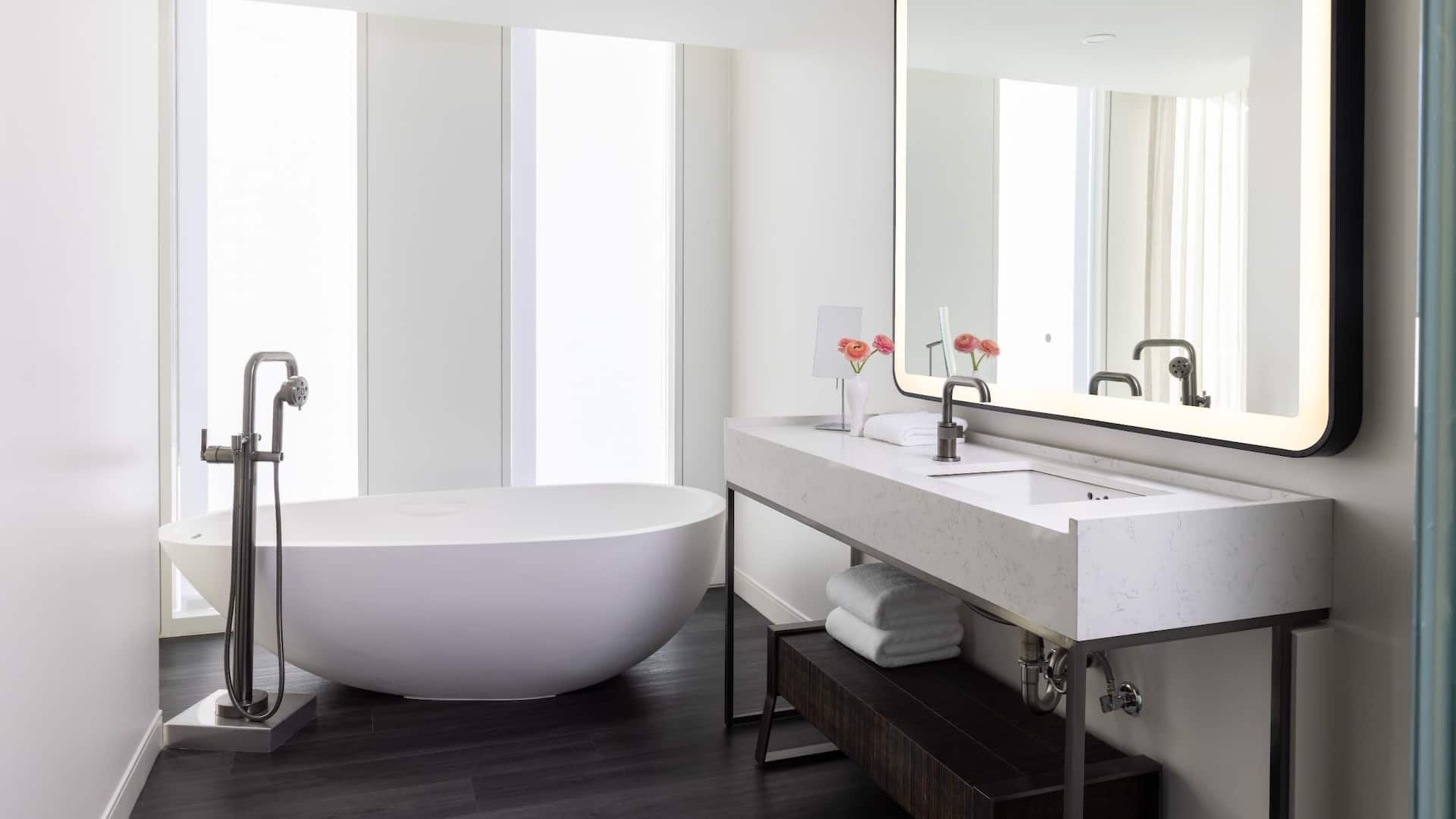 2/3 Hyatt Centric Congress Avenue Austin King Suite Bath