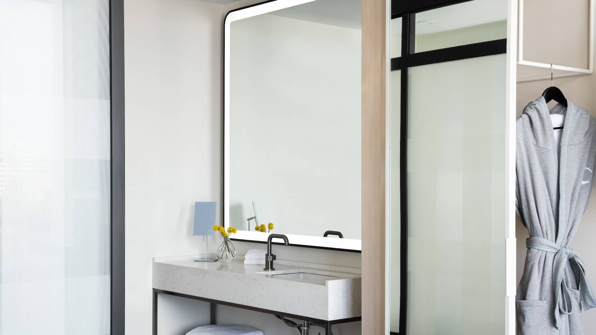 2/2 Hyatt Centric Congress Avenue Austin Standard King Bath