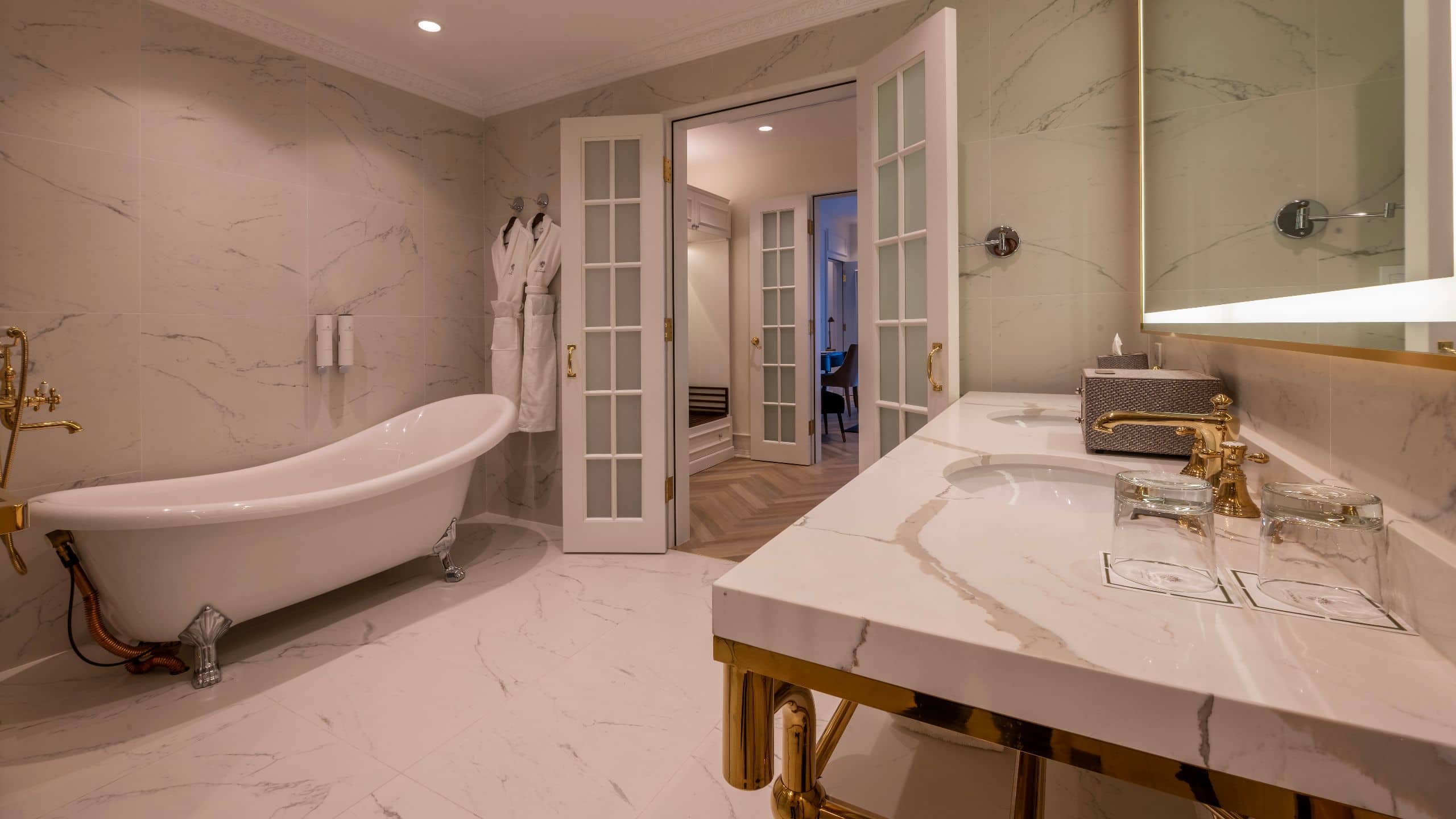 Hotel La Compañia Le Gran Francais Suite Bathroom