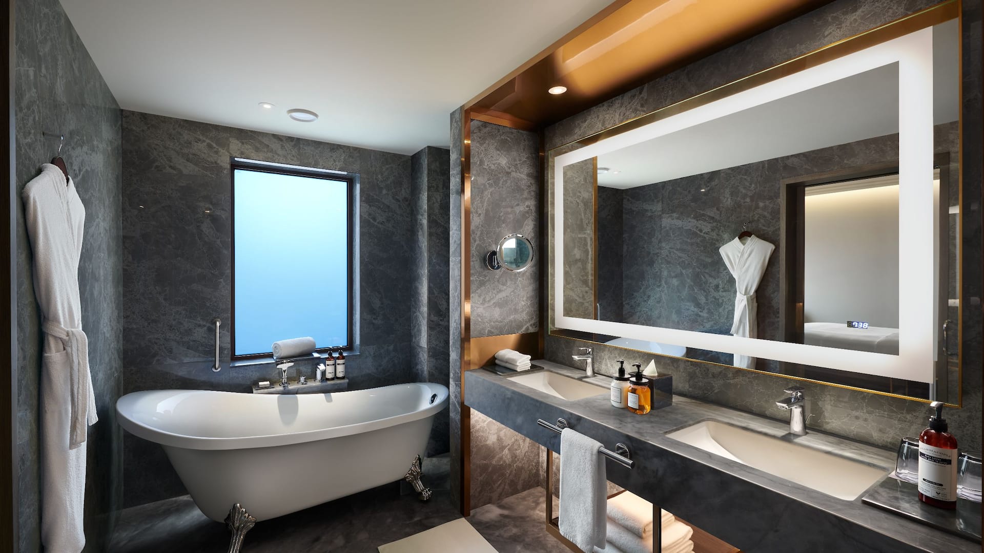 第 3，共 3 Hyatt Regency Jaipur Mansarovar Diplomat Suite Bathroom