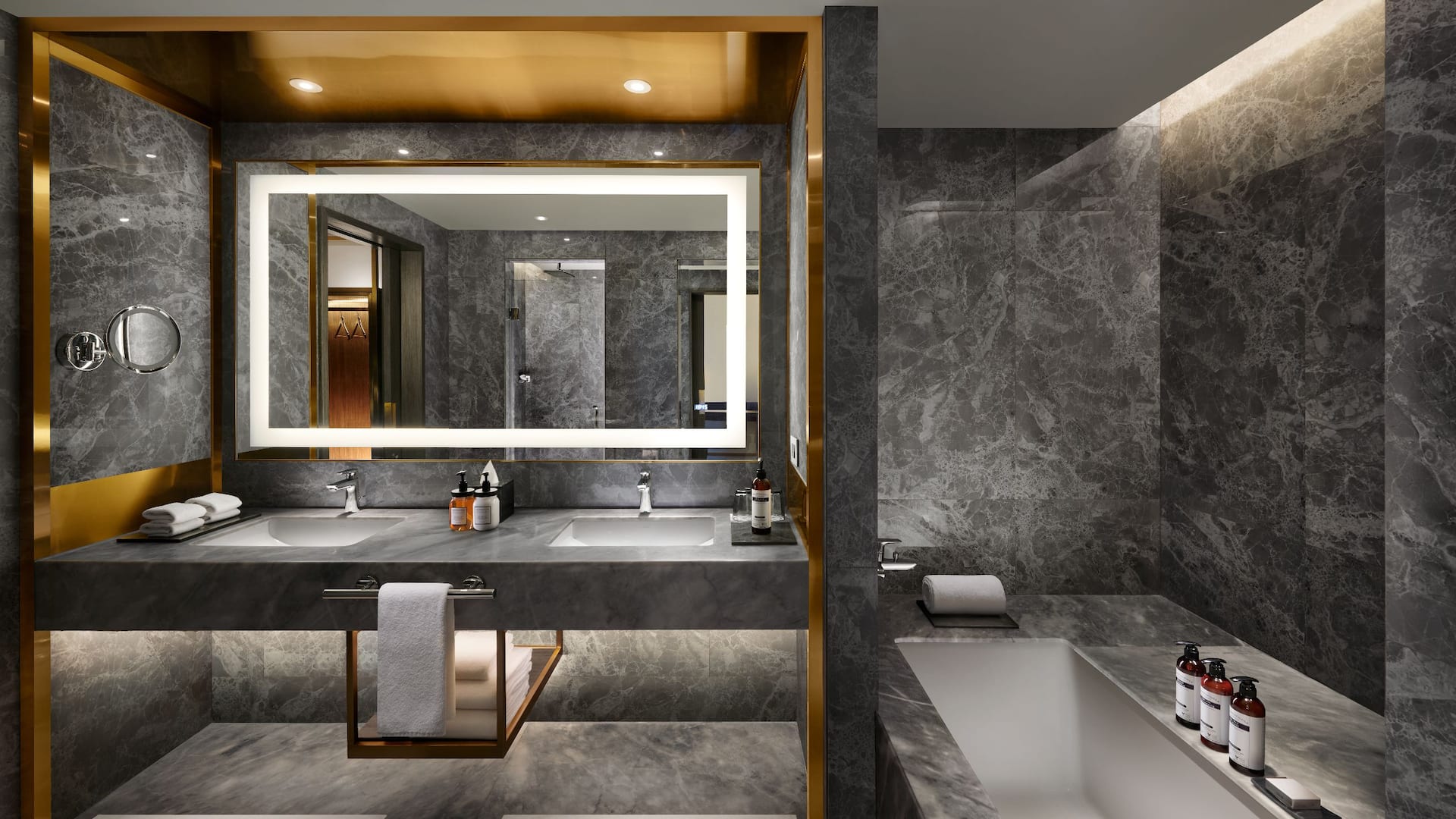 第 3，共 3 Hyatt Regency Jaipur Mansarovar Suite Bathroom