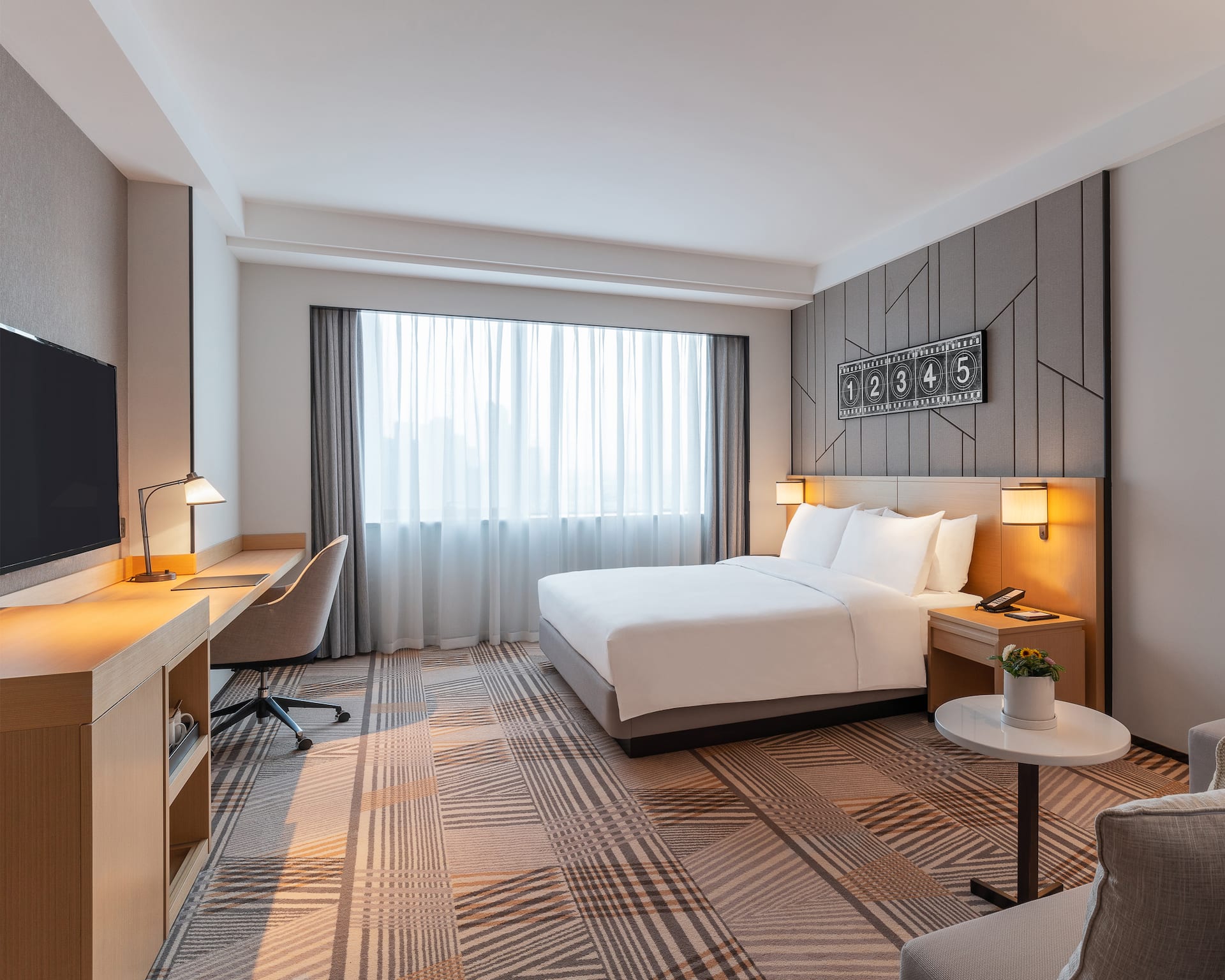 Hyatt Place Changchun Jingyue Guestroom Bed Desk Area
