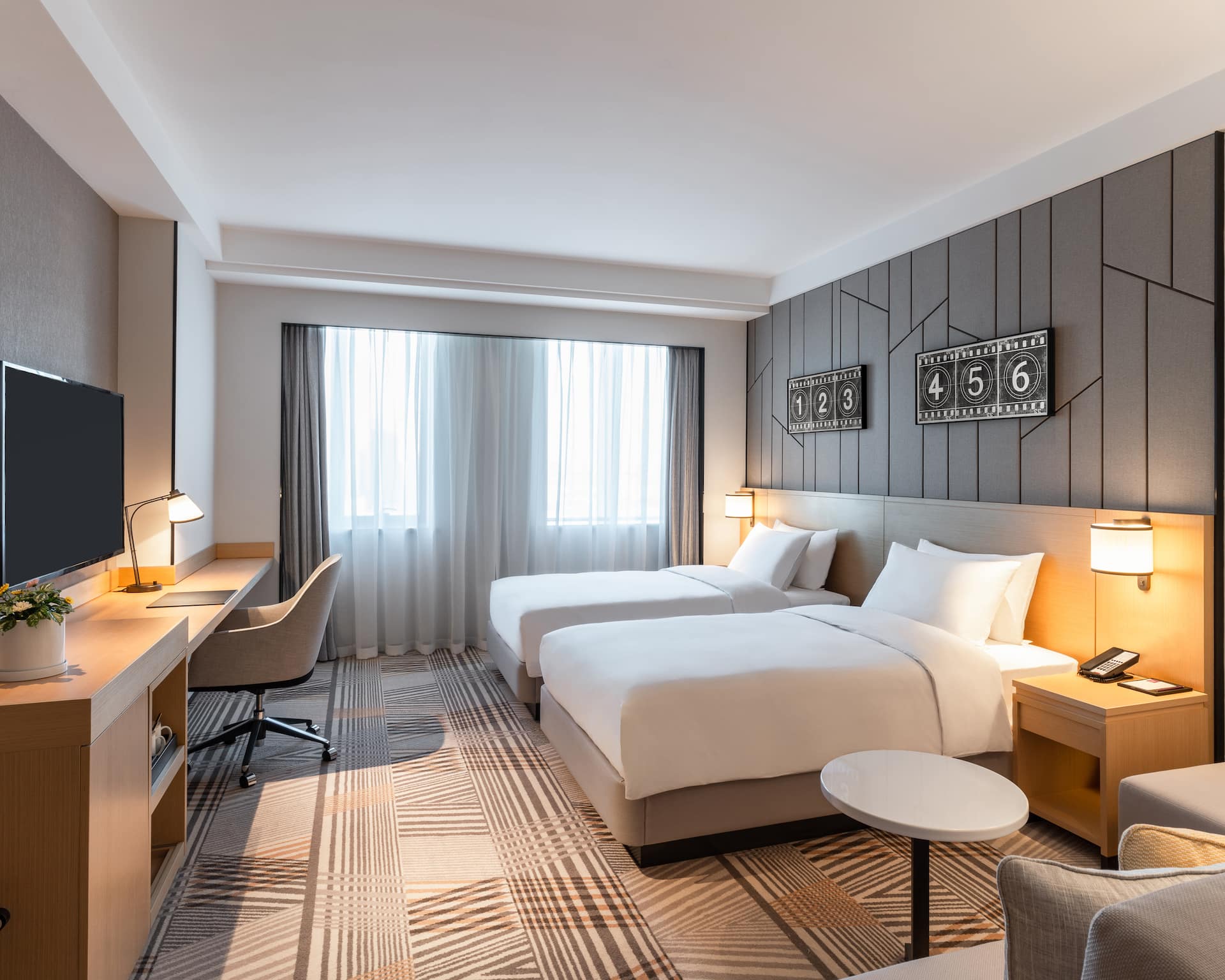 Hyatt Place Changchun Jingyue Two Twin Beds Guestroom Desk Area