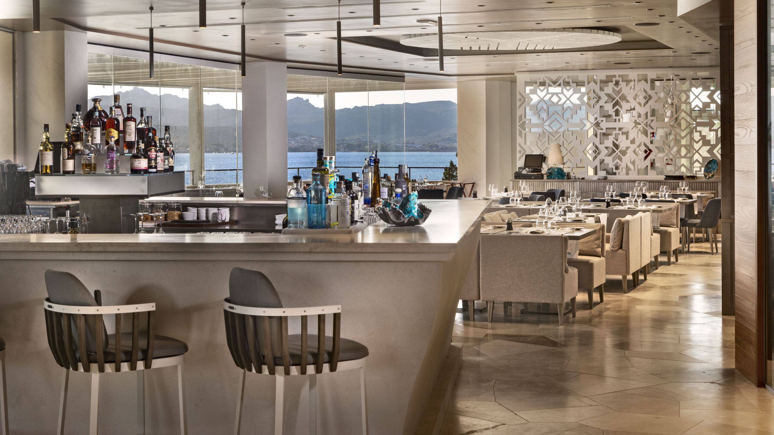 1 von 4 7Pines Resort Sardinia Capogiro Bar