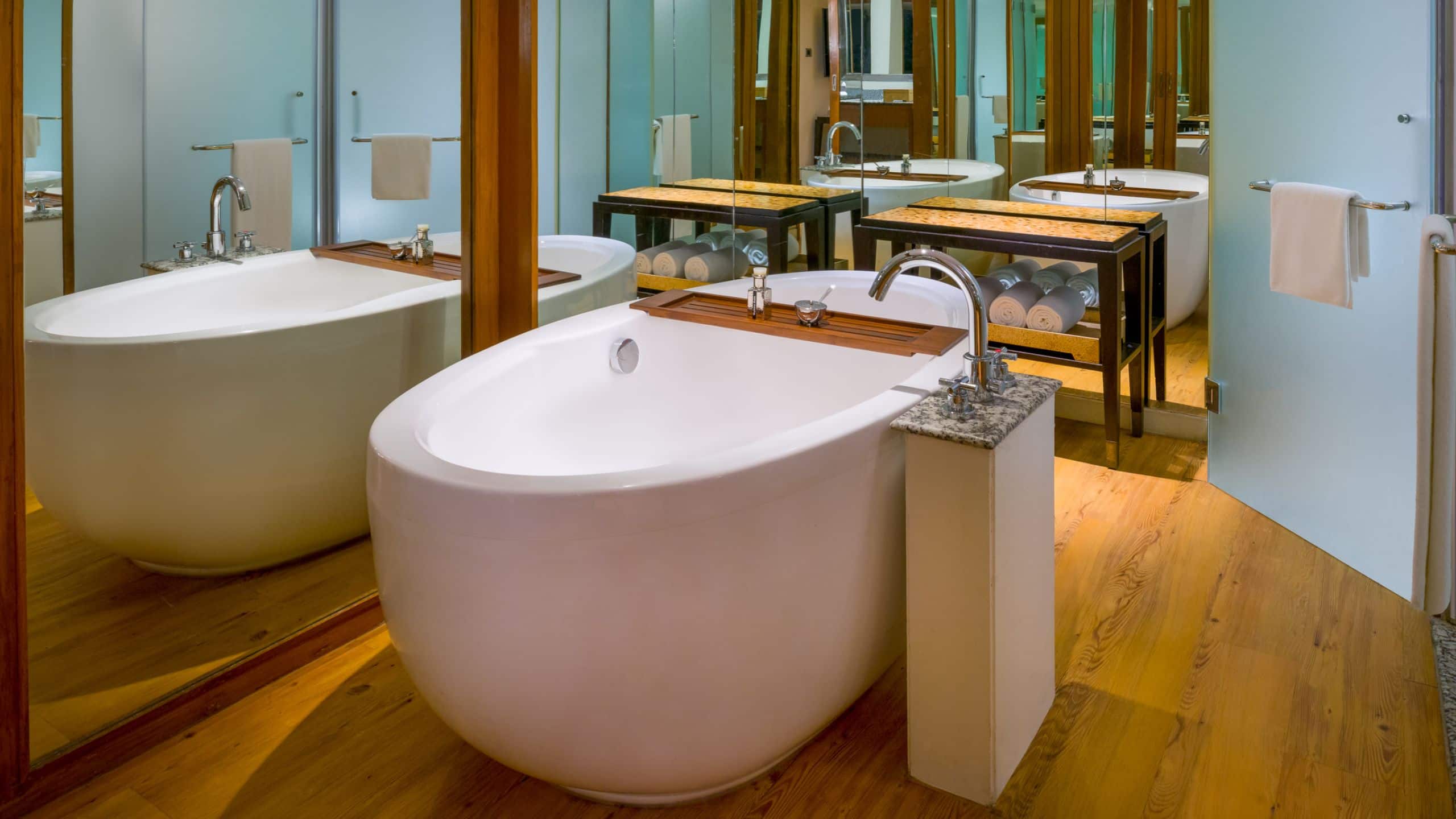 第 4，共 4 Alila Diwa Goa Family Suite Loft Bathroom Bathtub