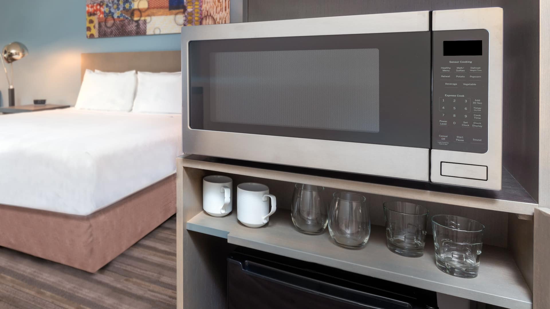 2 из 3 Hyatt House Orlando Airport Den King Accessible Amenities