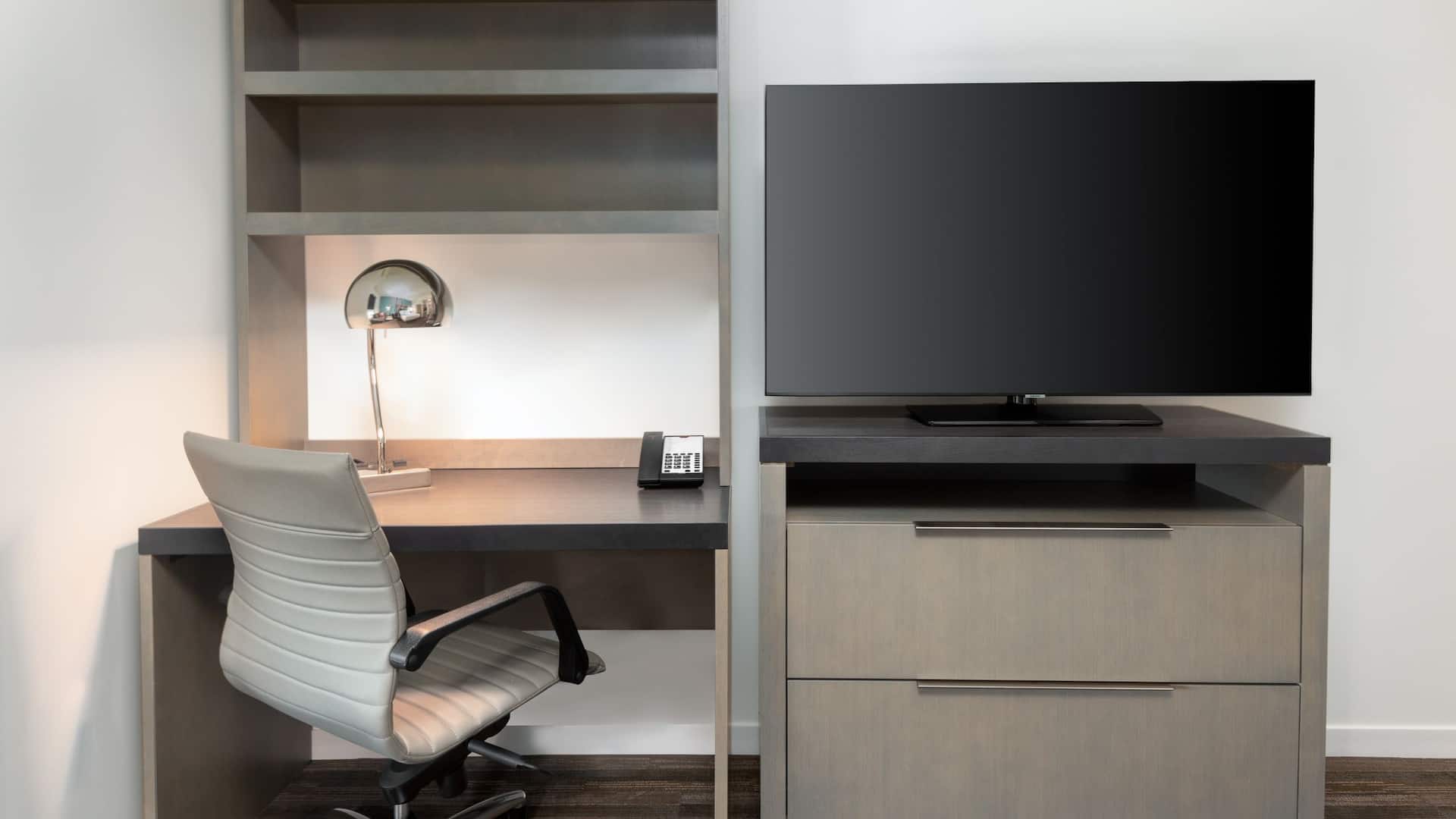 Hyatt House Orlando Airport Den King Bed Television And Desk