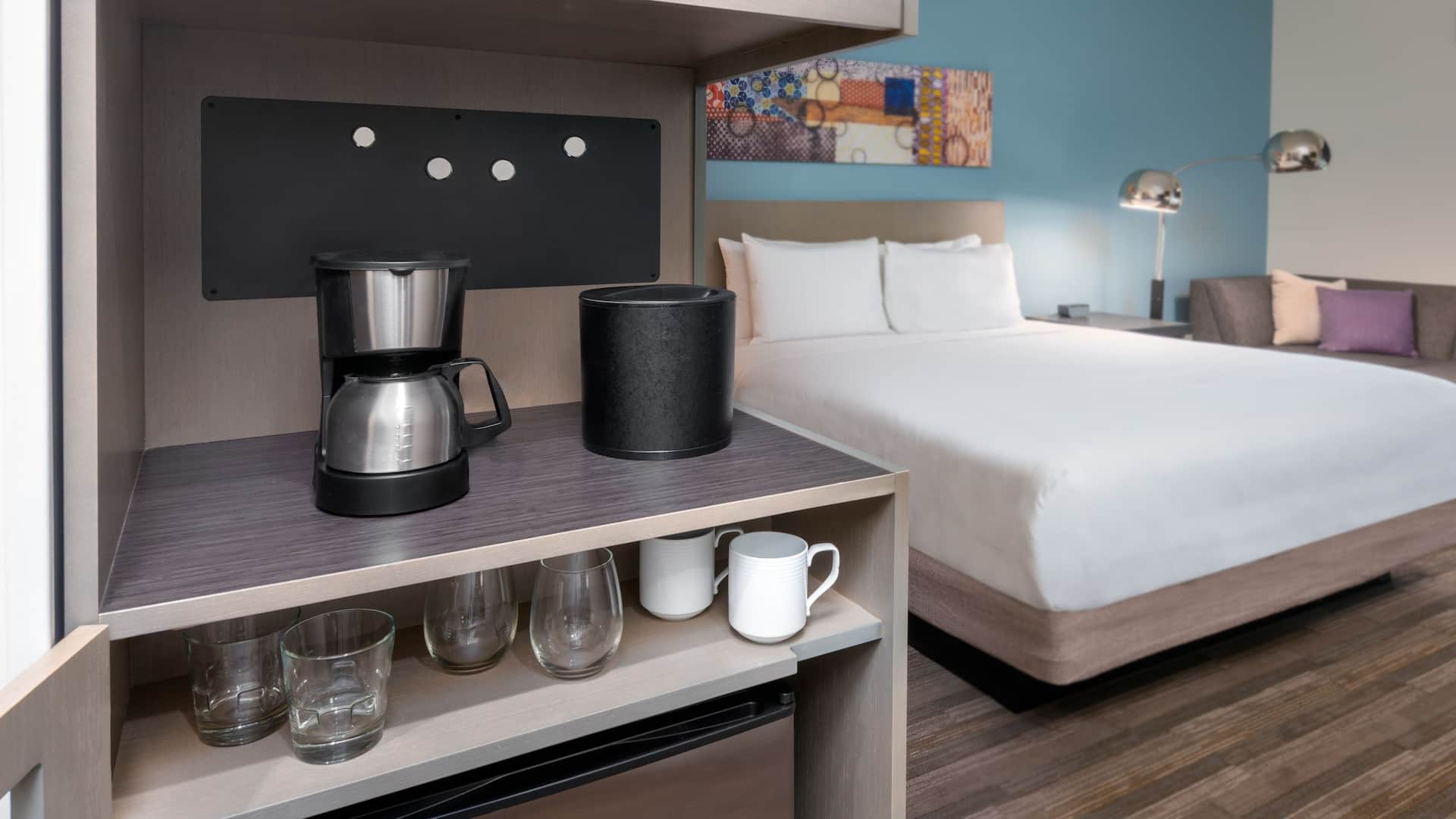 4 из 6 Hyatt House Orlando Airport Den King Coffee Maker