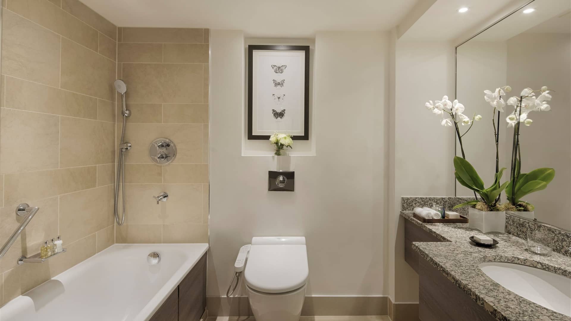 4 of 13 Hyatt Regency London - The Churchill Executive Suite Bathroom