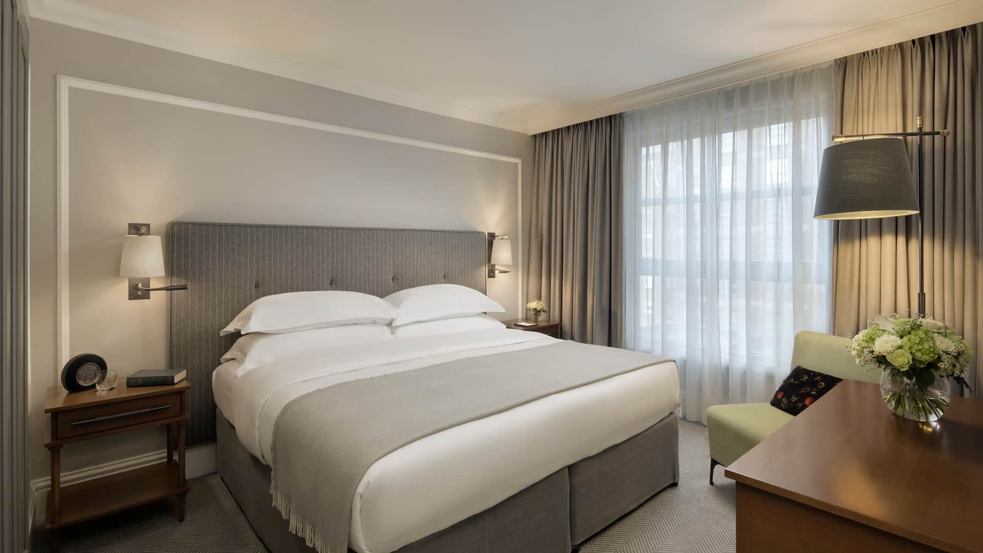 2 of 13 Hyatt Regency London - The Churchill Executive-Suite-Bedroom