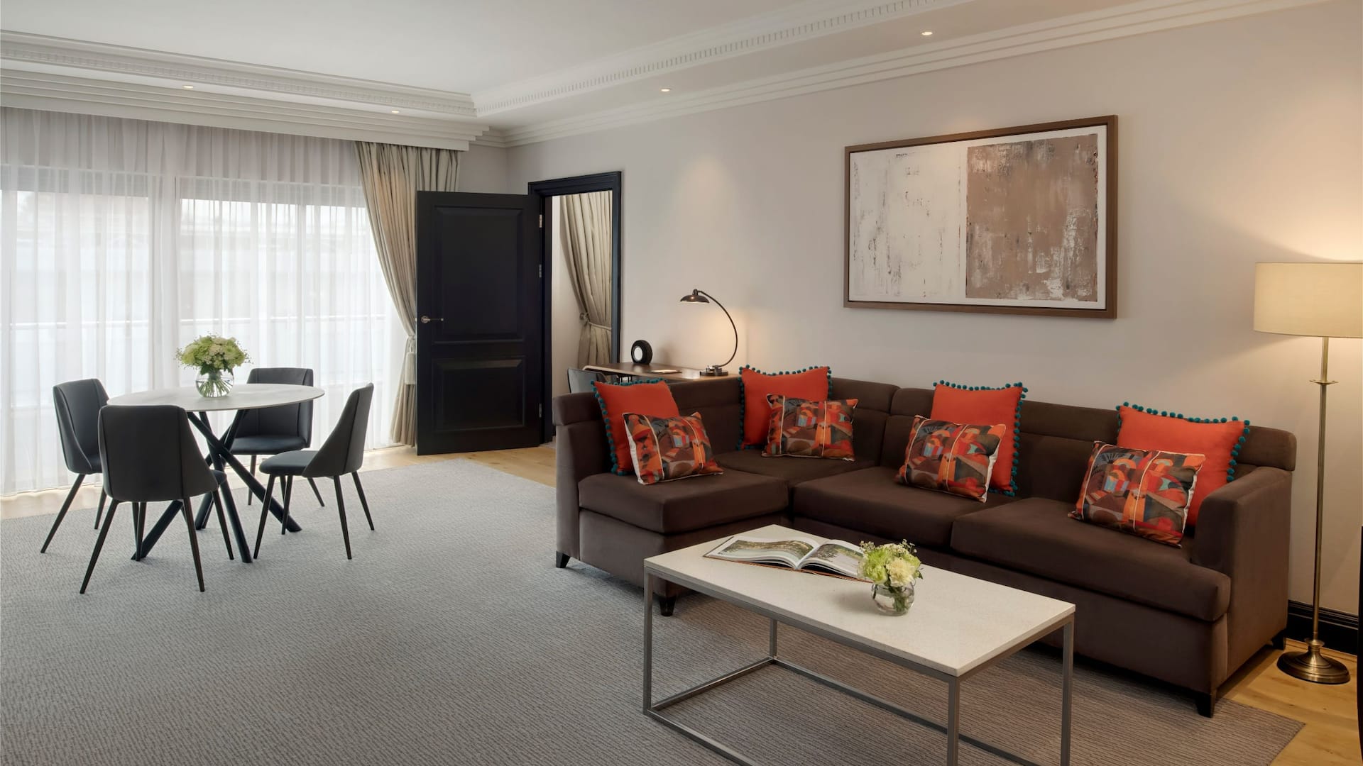 Hyatt Regency London - The Churchill Premium Balcony Suite with City View Living Room