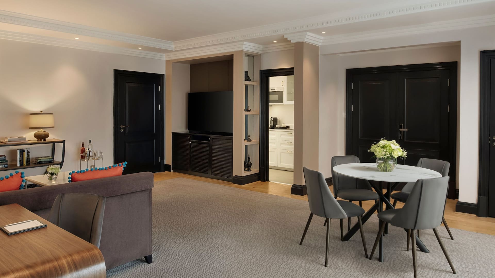 Hyatt Regency London - The Churchill Premium Balcony Suite with City View Living Room View