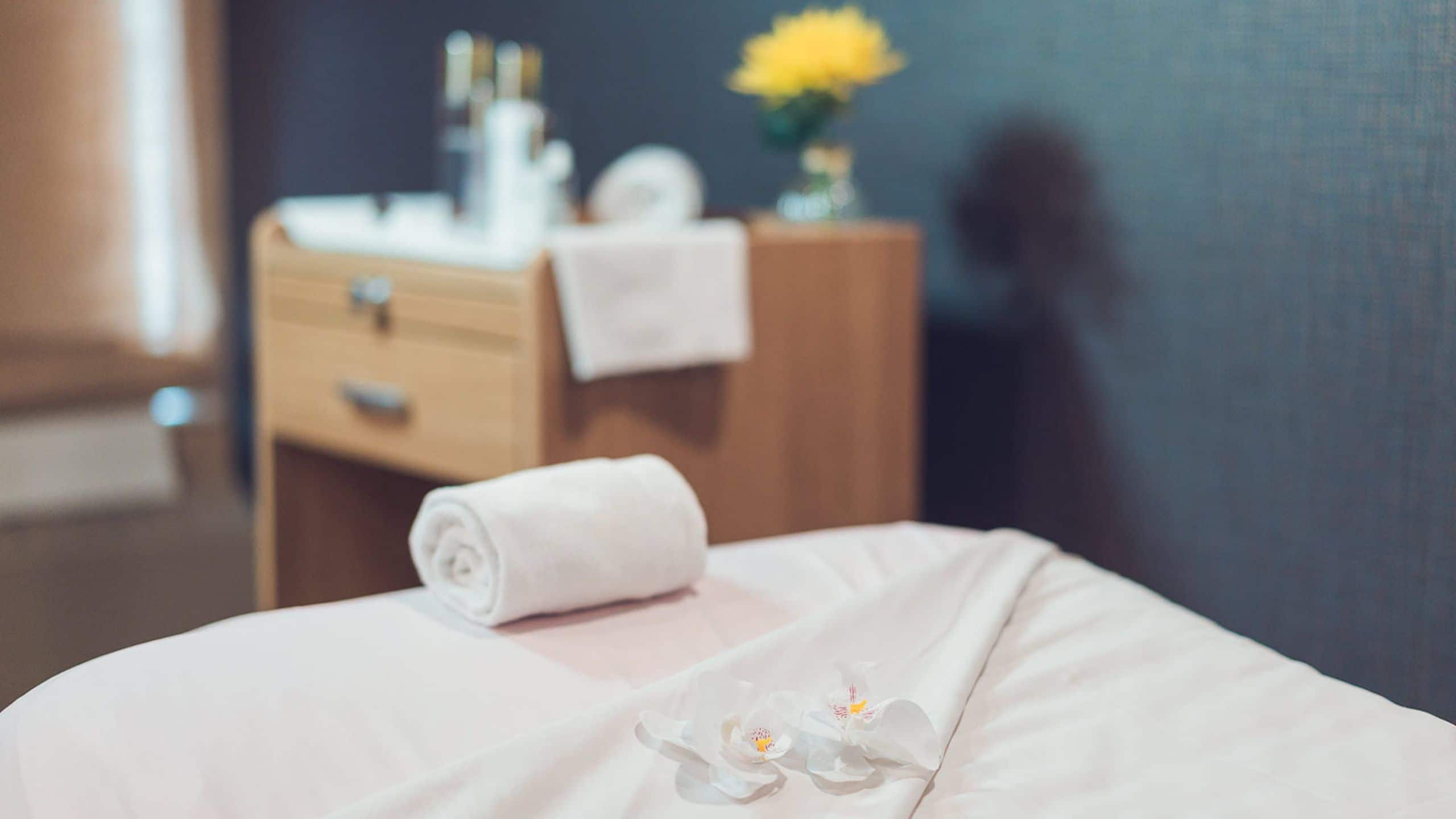 Hyatt Regency Calgary Stillwater Spa Treatment Bed