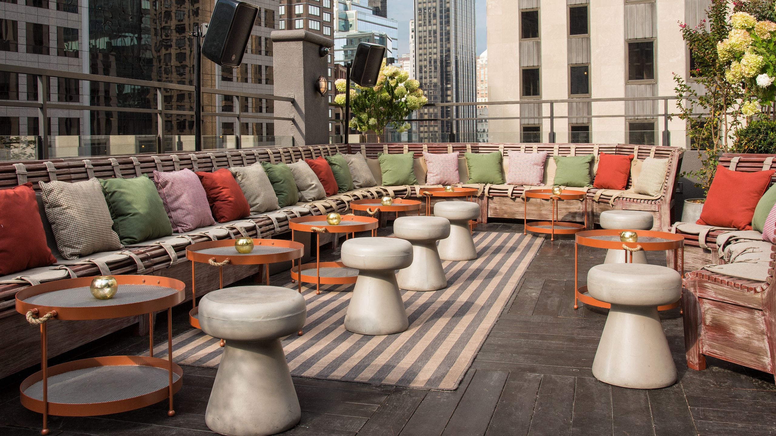 rooftop-bars-in-midtown-nyc-dream-midtown-by-hyatt