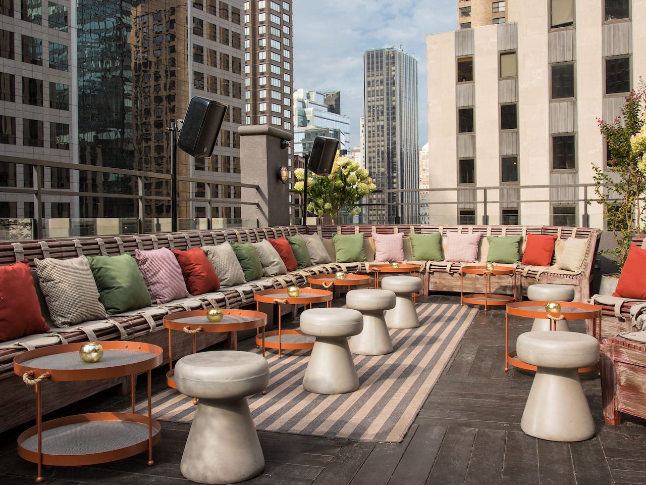 rooftop-bars-in-midtown-nyc-dream-midtown-by-hyatt