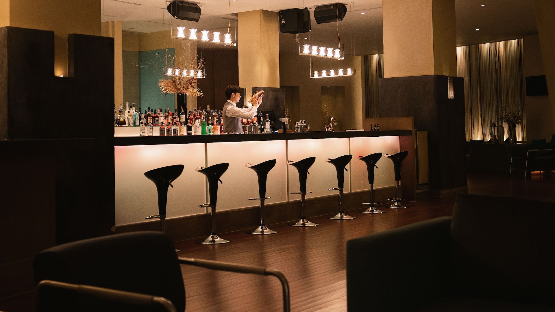 1 of 1 Grand Hyatt Incheon Vy Bar Seating